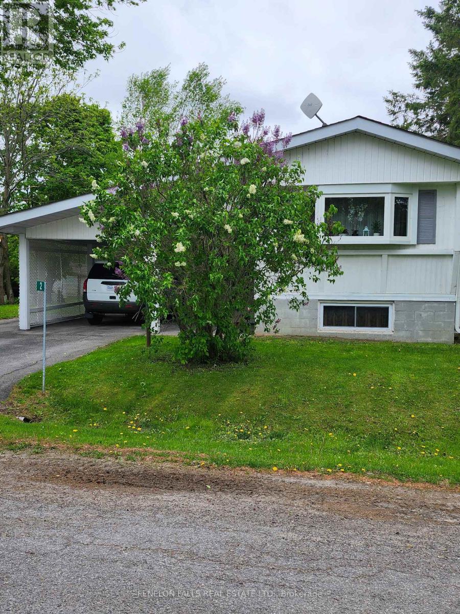 2 Park Crescent, Kawartha Lakes (Lindsay), Ontario  K9V 0H5 - Photo 4 - X12171784