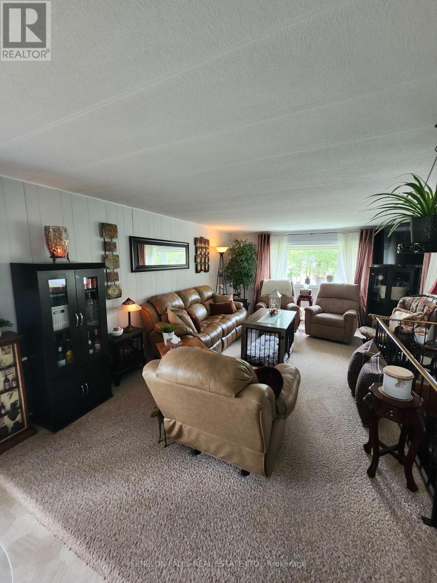 2 Park Crescent, Kawartha Lakes (Lindsay), Ontario  K9V 0H5 - Photo 7 - X12171784