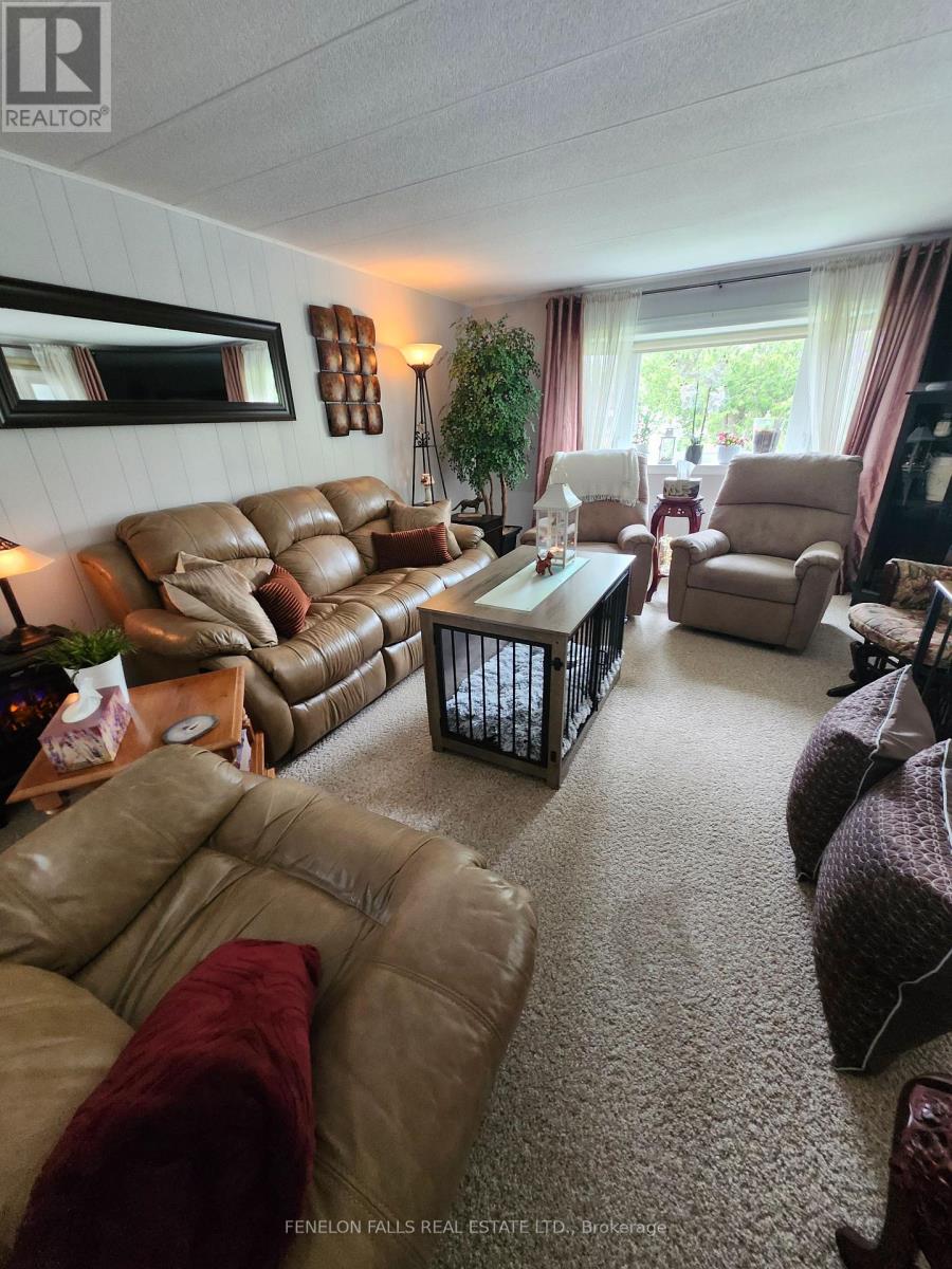 2 Park Crescent, Kawartha Lakes (Lindsay), Ontario  K9V 0H5 - Photo 8 - X12171784