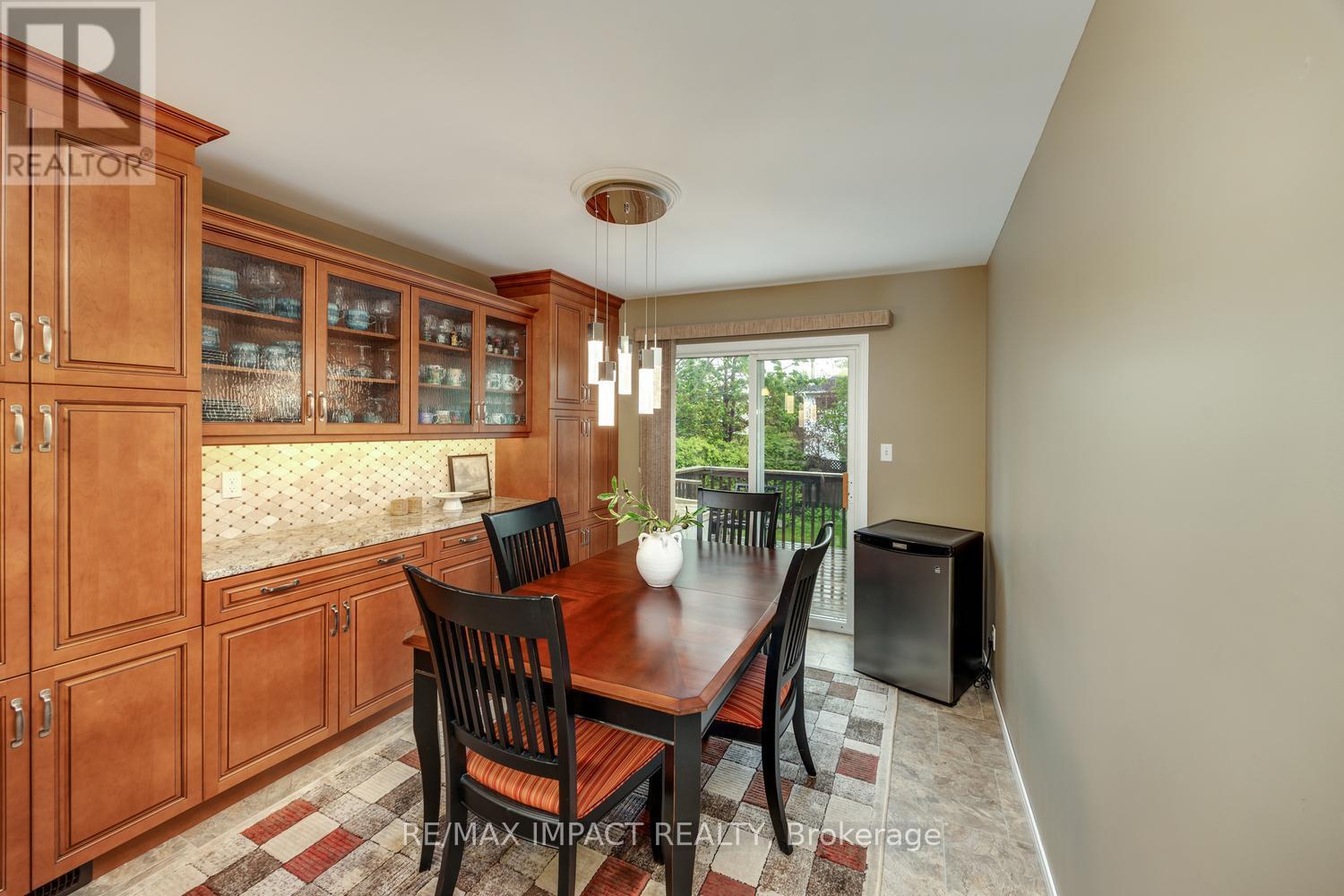 9 Samuel Place, Kawartha Lakes (Lindsay), Ontario  K9V 6B9 - Photo 11 - X12172487