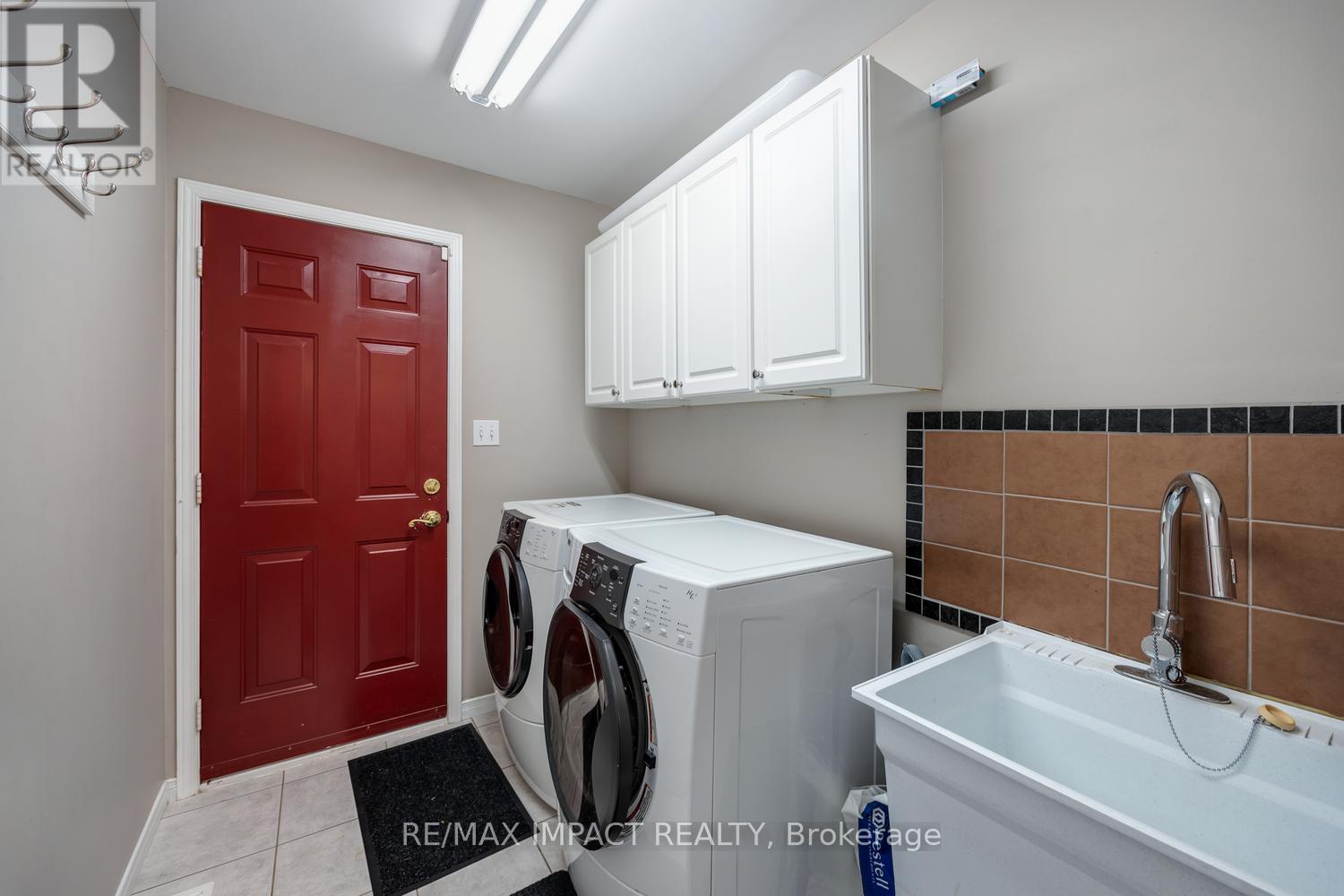 9 Samuel Place, Kawartha Lakes (Lindsay), Ontario  K9V 6B9 - Photo 12 - X12172487