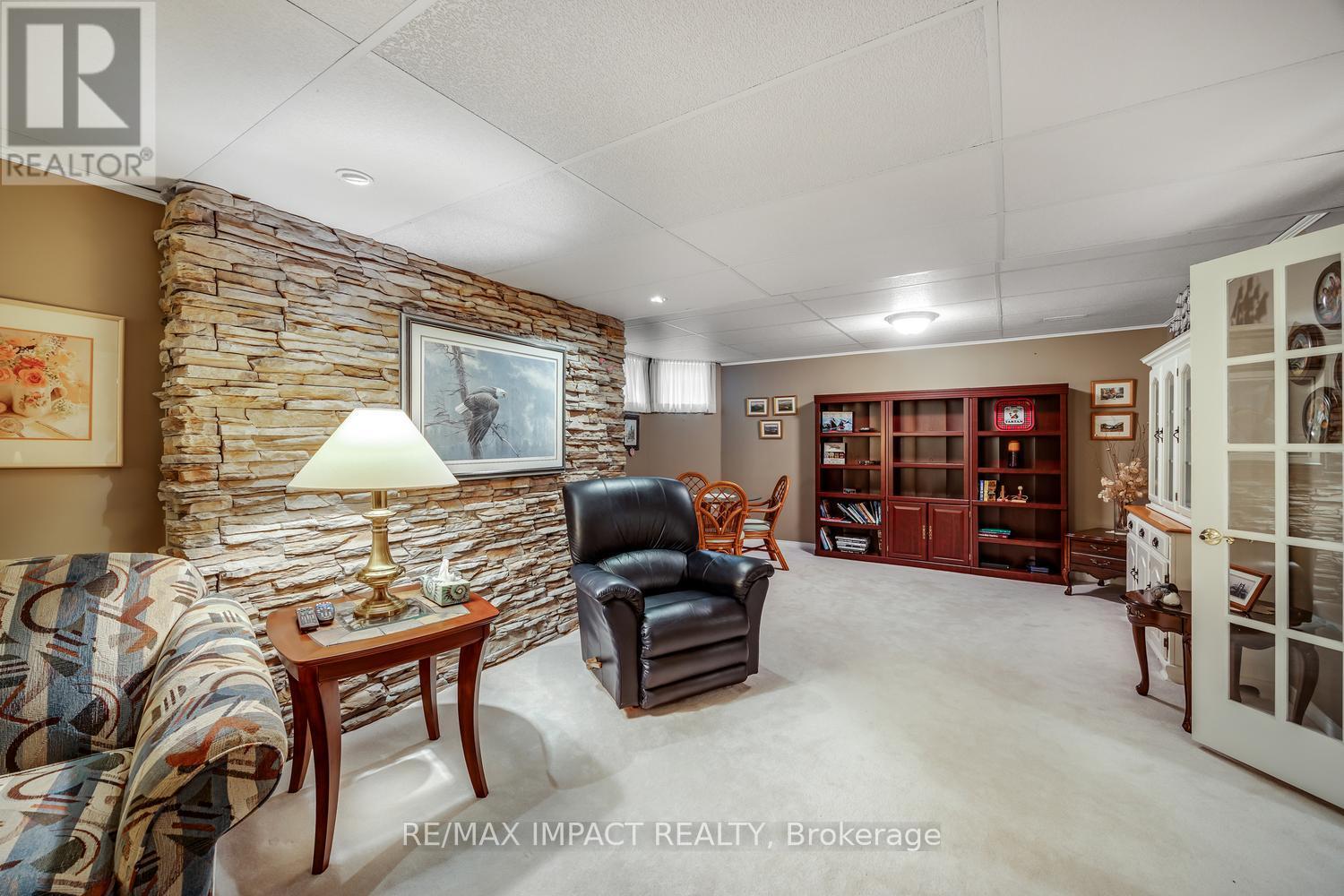 9 Samuel Place, Kawartha Lakes (Lindsay), Ontario  K9V 6B9 - Photo 18 - X12172487