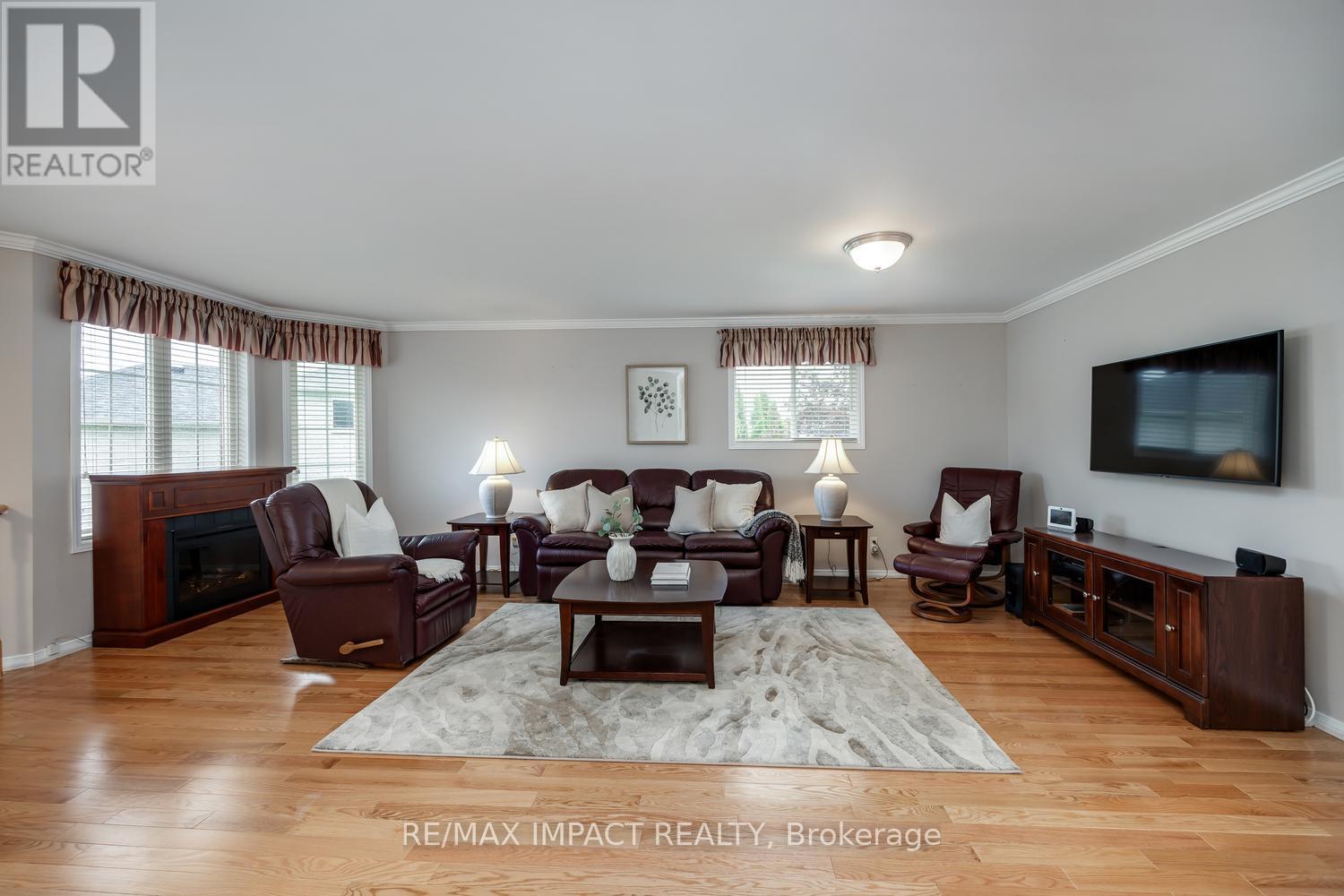 9 Samuel Place, Kawartha Lakes (Lindsay), Ontario  K9V 6B9 - Photo 3 - X12172487