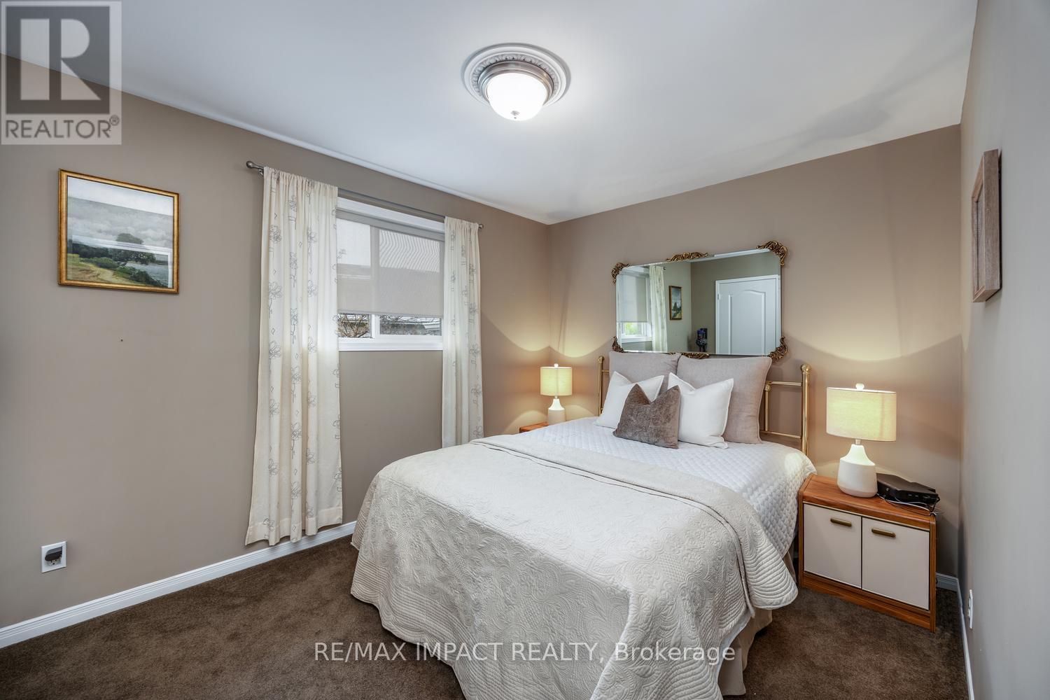 9 Samuel Place, Kawartha Lakes (Lindsay), Ontario  K9V 6B9 - Photo 4 - X12172487