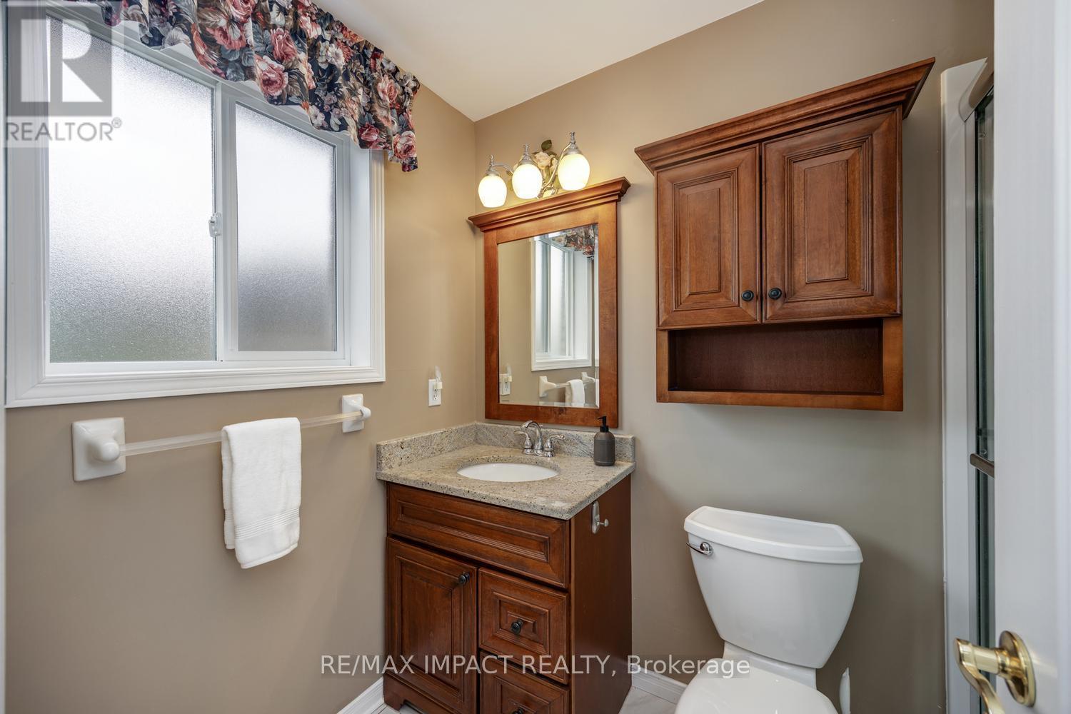 9 Samuel Place, Kawartha Lakes (Lindsay), Ontario  K9V 6B9 - Photo 8 - X12172487