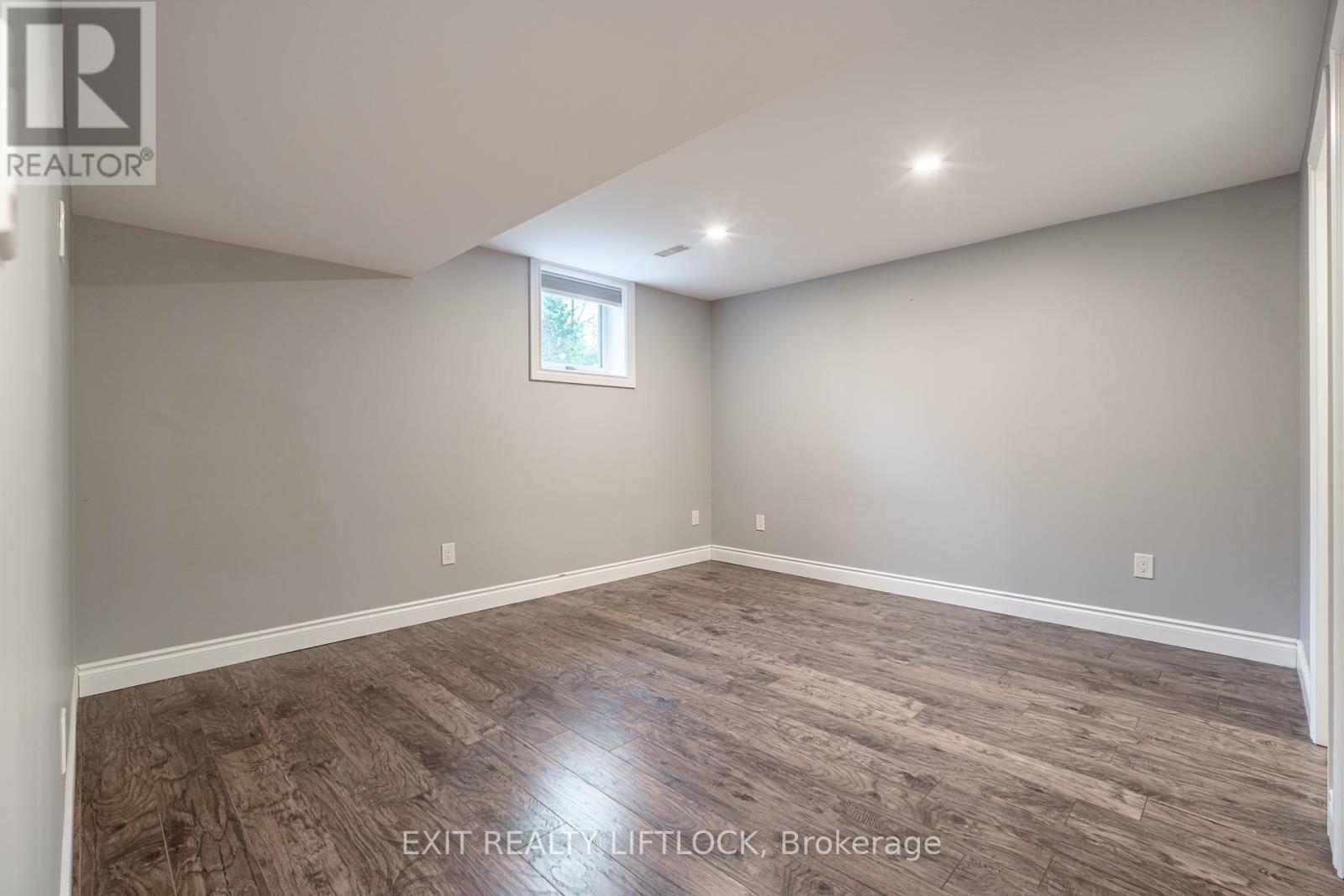 68 Champlain Crescent, Peterborough North (University Heights), Ontario  K9L 1T1 - Photo 27 - X12172569