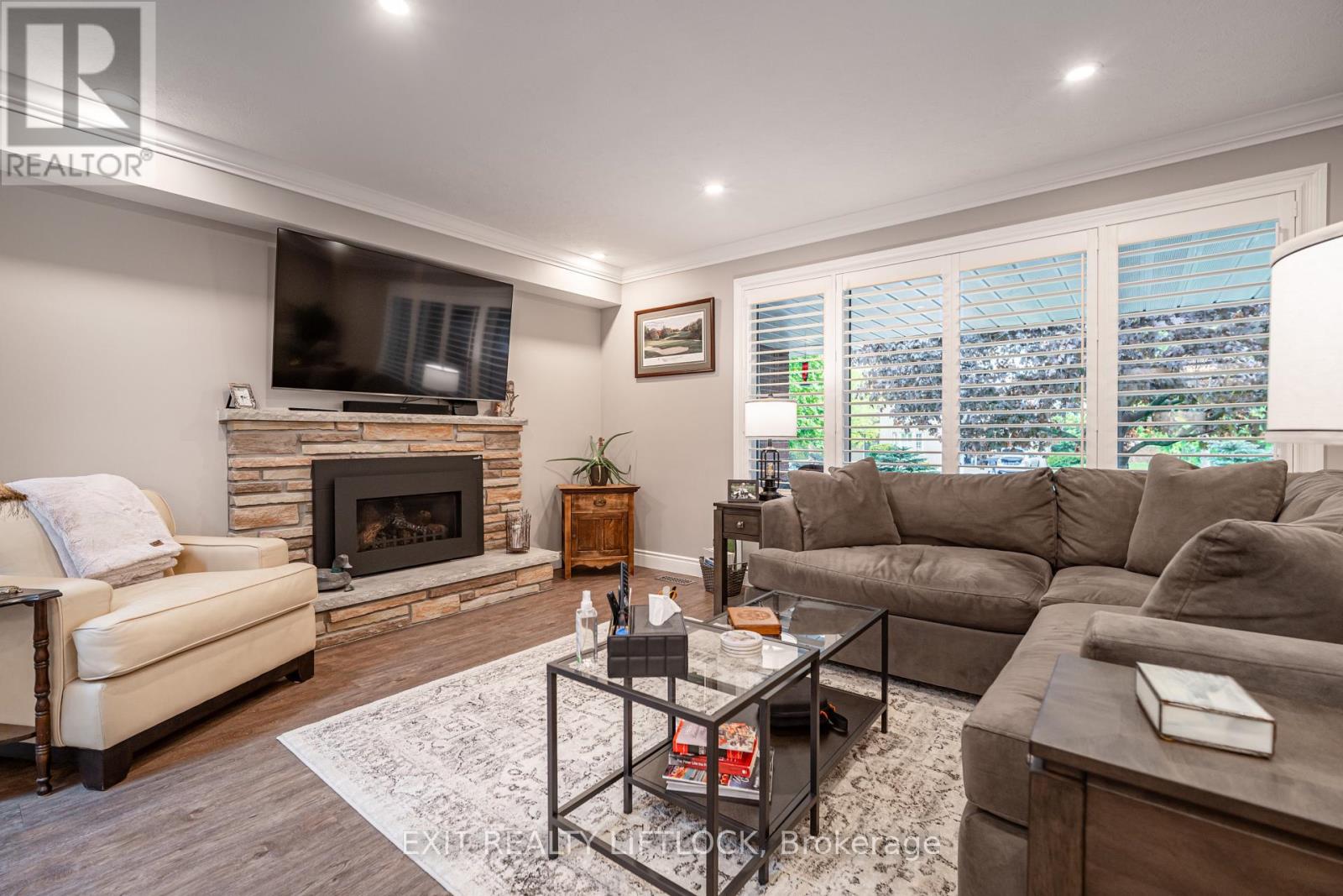 68 Champlain Crescent, Peterborough North (University Heights), Ontario  K9L 1T1 - Photo 6 - X12172569