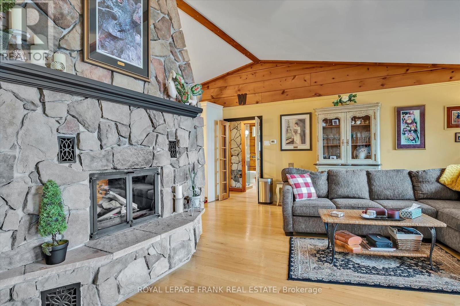 124 Fire Route 66, Trent Lakes, Ontario  K0L 2J0 - Photo 15 - X12173426