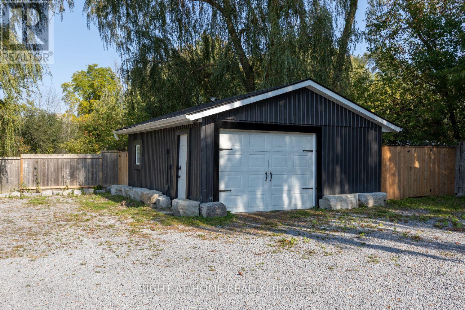 420 Parkhill Road E, Douro-Dummer, Ontario  K9L 1C1 - Photo 7 - X12173749