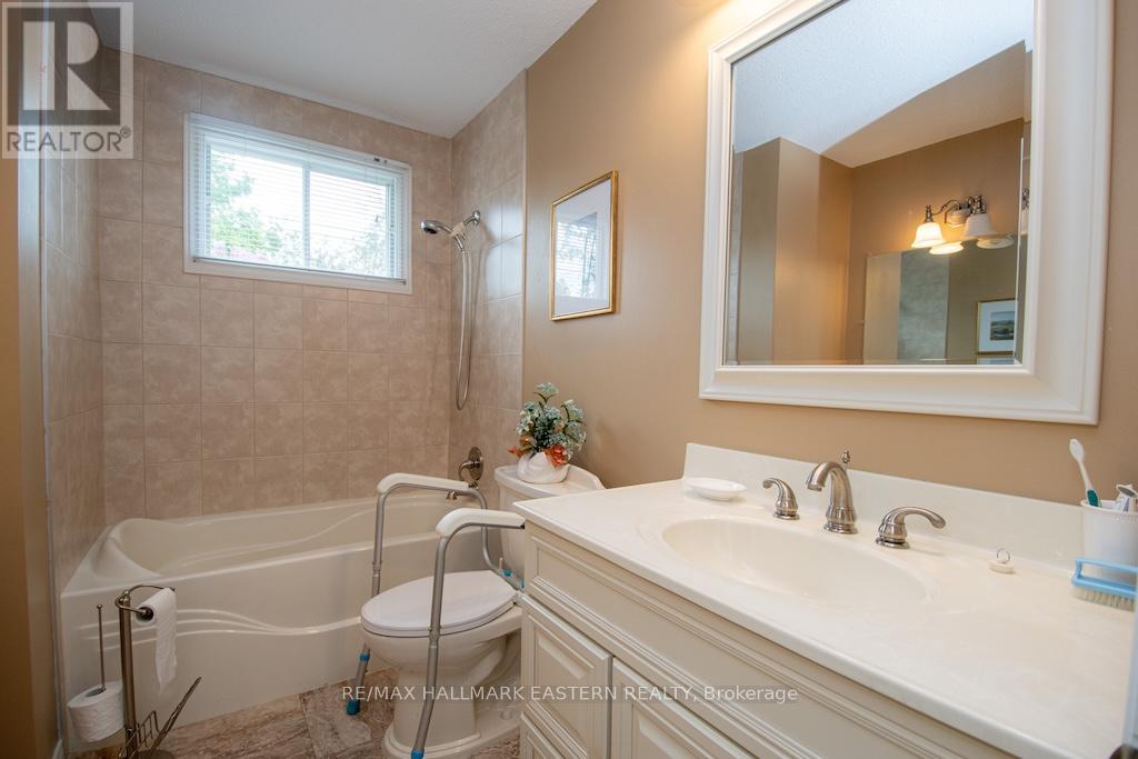 33 Rolliston Street, Smith-Ennismore-Lakefield (Lakefield), Ontario  K0L 2H0 - Photo 26 - X12173941