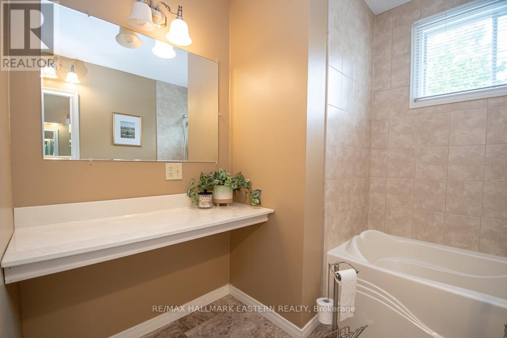33 Rolliston Street, Smith-Ennismore-Lakefield (Lakefield), Ontario  K0L 2H0 - Photo 27 - X12173941