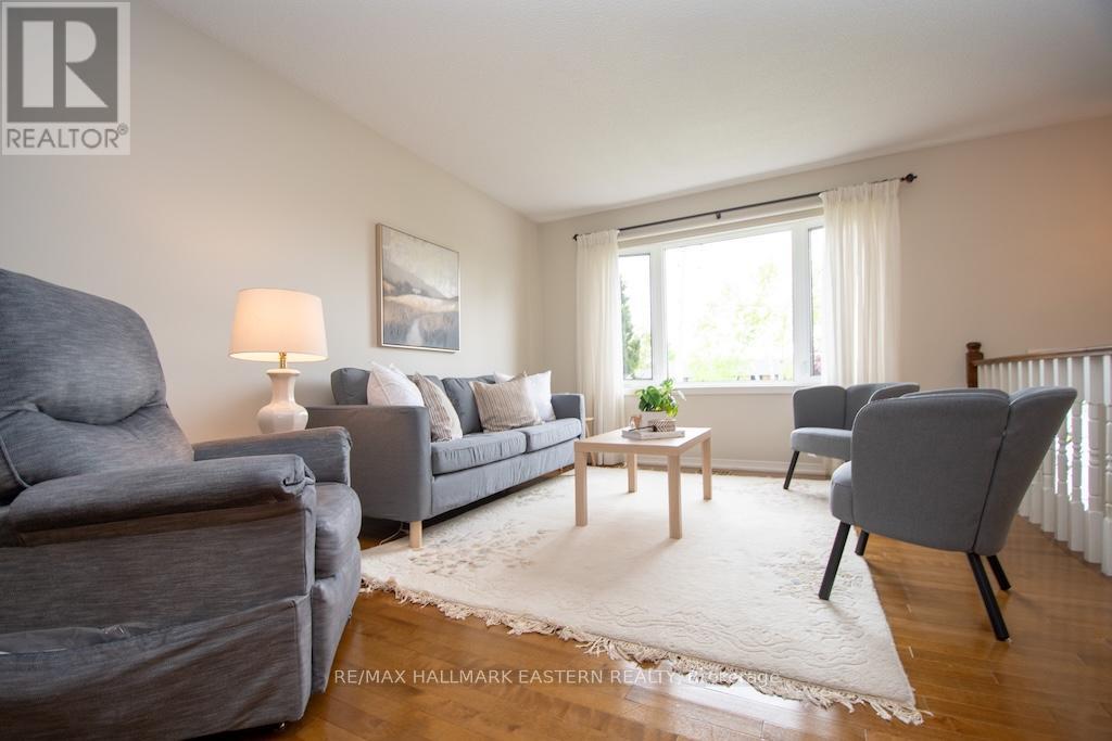 33 Rolliston Street, Smith-Ennismore-Lakefield (Lakefield), Ontario  K0L 2H0 - Photo 4 - X12173941