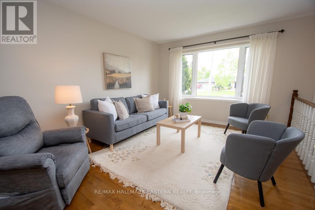 33 Rolliston Street, Smith-Ennismore-Lakefield (Lakefield), Ontario  K0L 2H0 - Photo 7 - X12173941