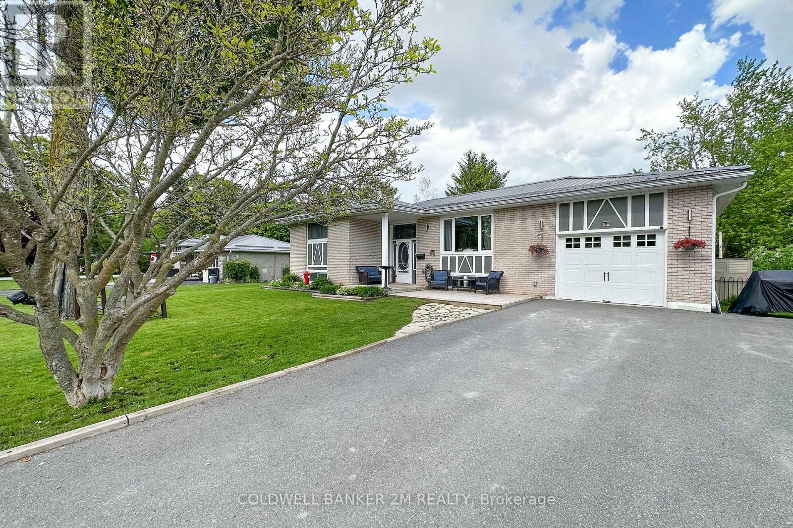 27 Anne Street, Cavan Monaghan (Millbrook Village), Ontario  L0A 1G0 - Photo 2 - X12175028