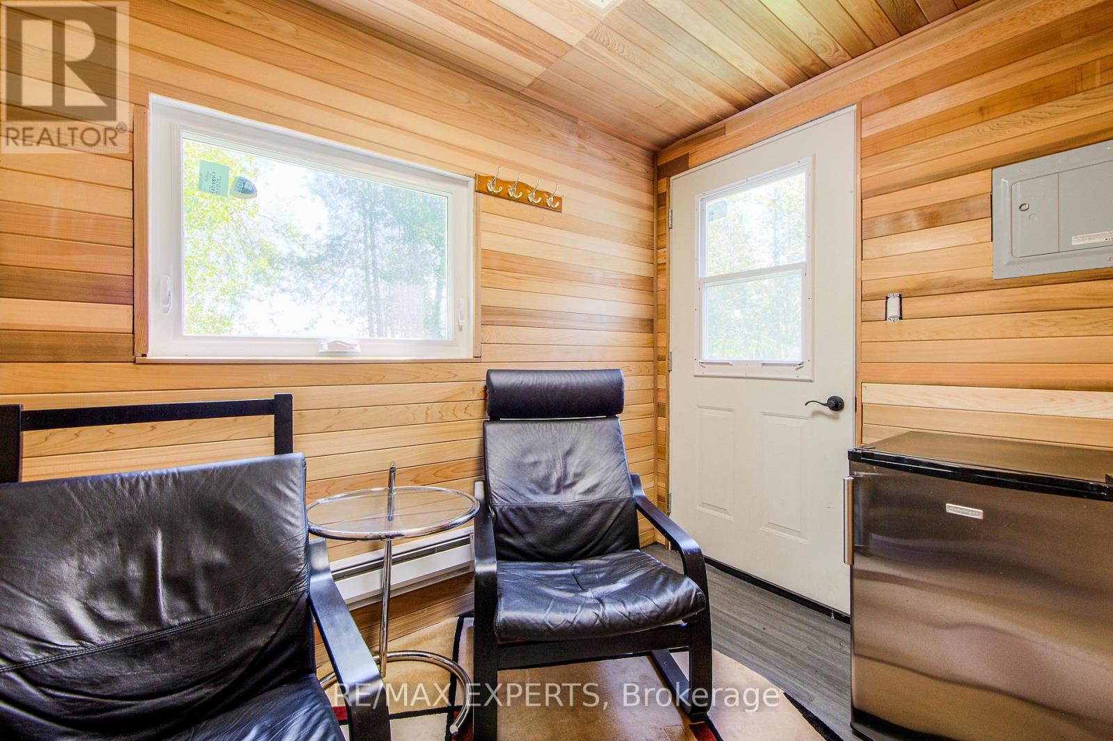 24 Riverside Drive, Kawartha Lakes (Ops), Ontario  K9V 0H6 - Photo 12 - X12175758