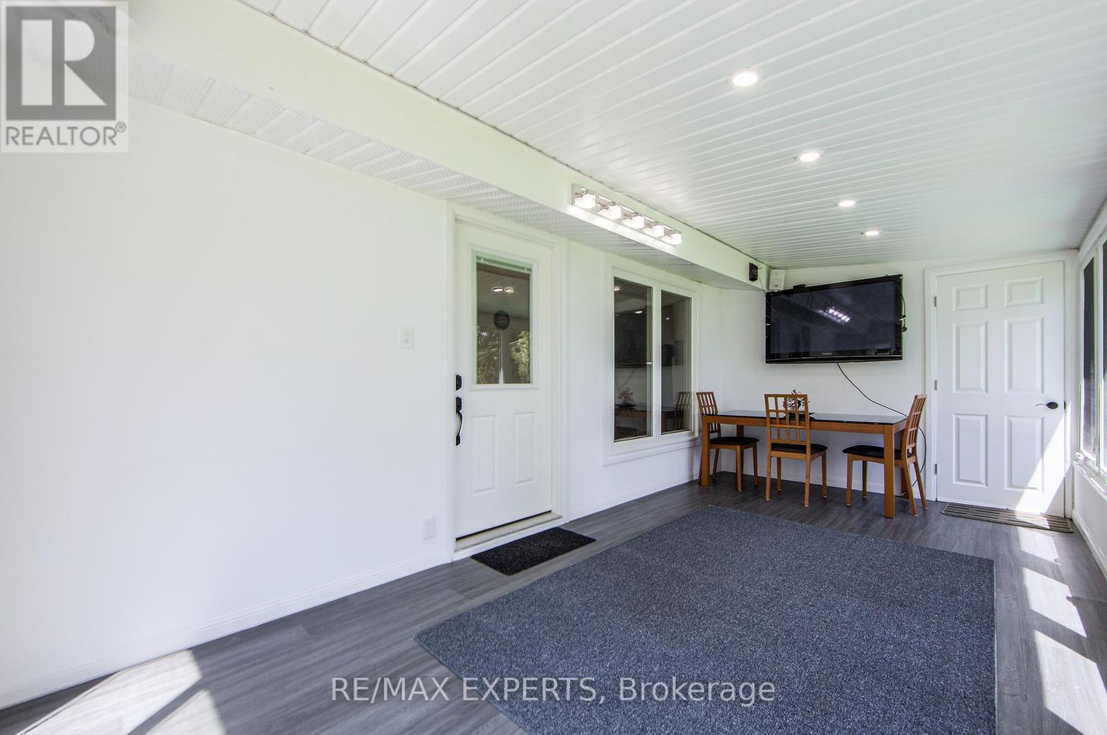 24 Riverside Drive, Kawartha Lakes (Ops), Ontario  K9V 0H6 - Photo 15 - X12175758