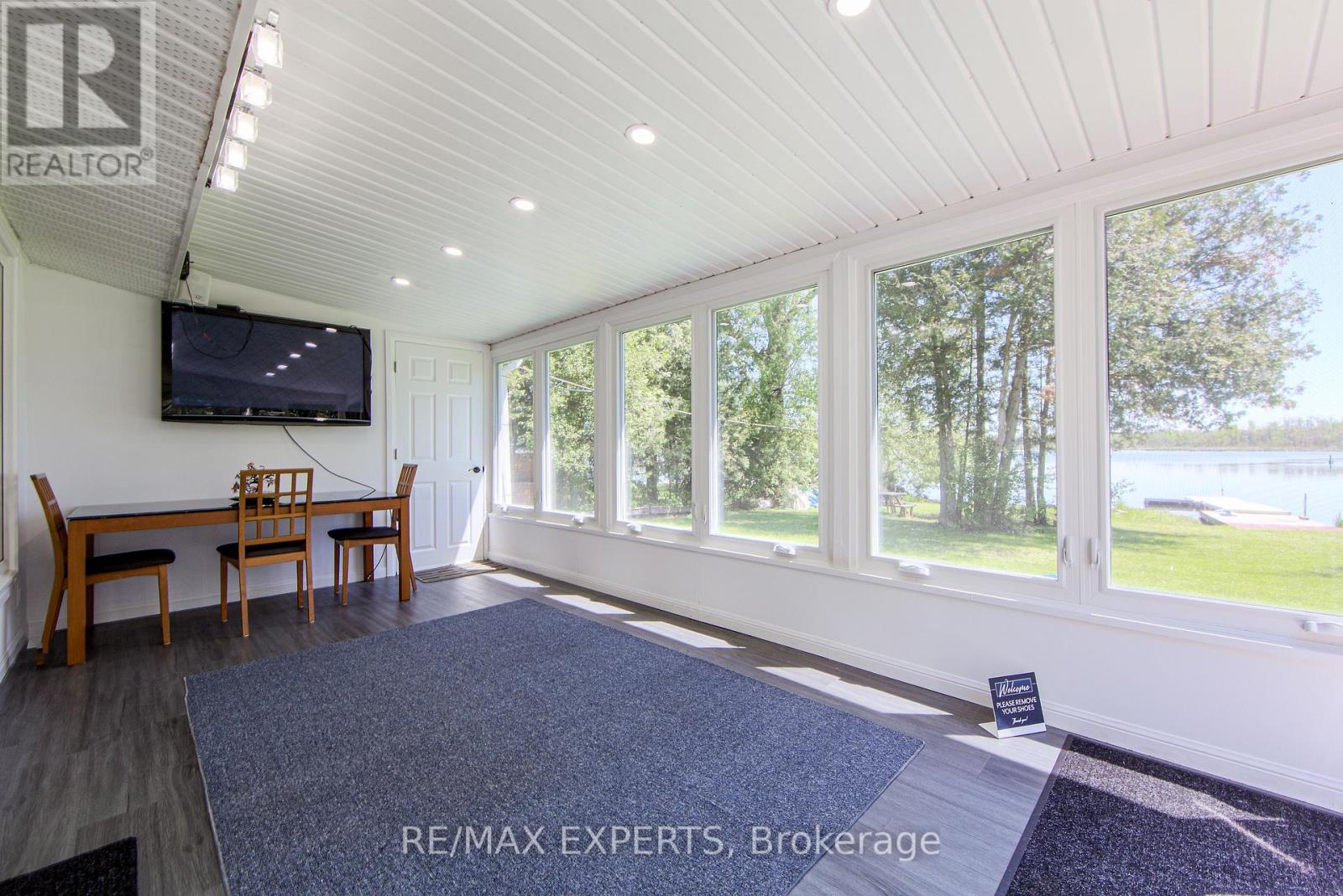 24 Riverside Drive, Kawartha Lakes (Ops), Ontario  K9V 0H6 - Photo 16 - X12175758