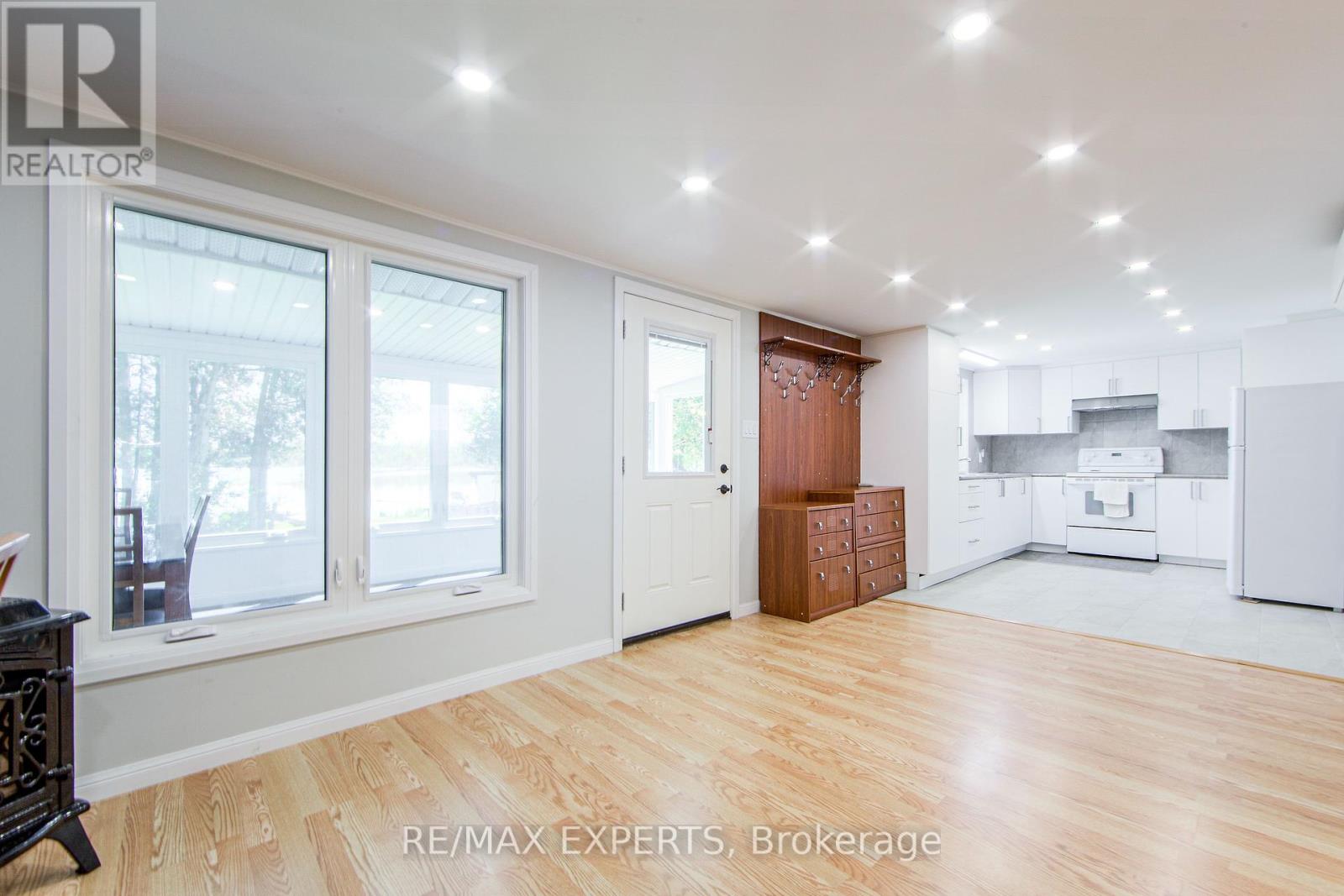 24 Riverside Drive, Kawartha Lakes (Ops), Ontario  K9V 0H6 - Photo 17 - X12175758