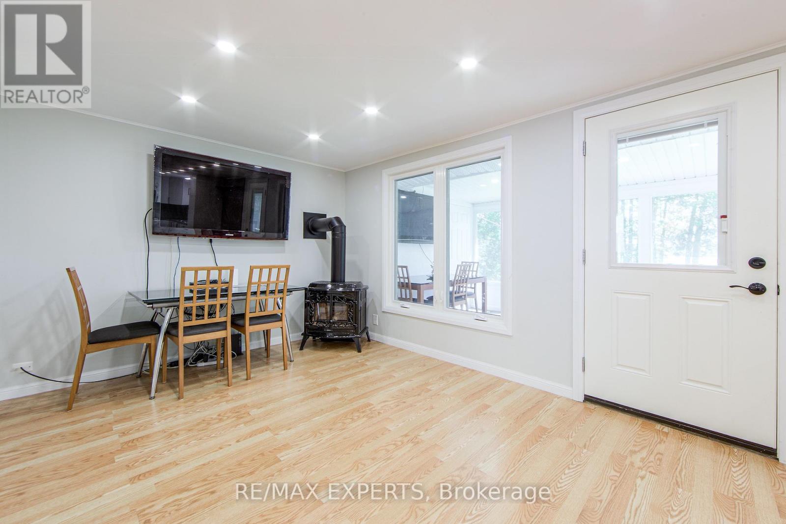 24 Riverside Drive, Kawartha Lakes (Ops), Ontario  K9V 0H6 - Photo 19 - X12175758
