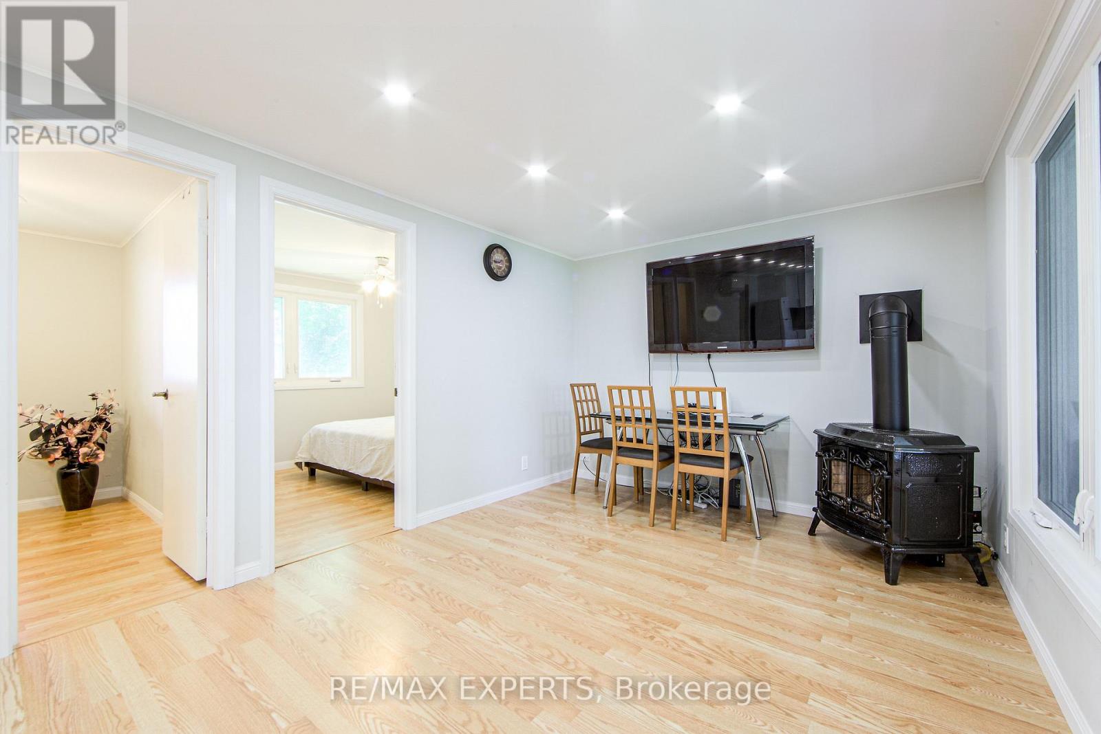 24 Riverside Drive, Kawartha Lakes (Ops), Ontario  K9V 0H6 - Photo 20 - X12175758