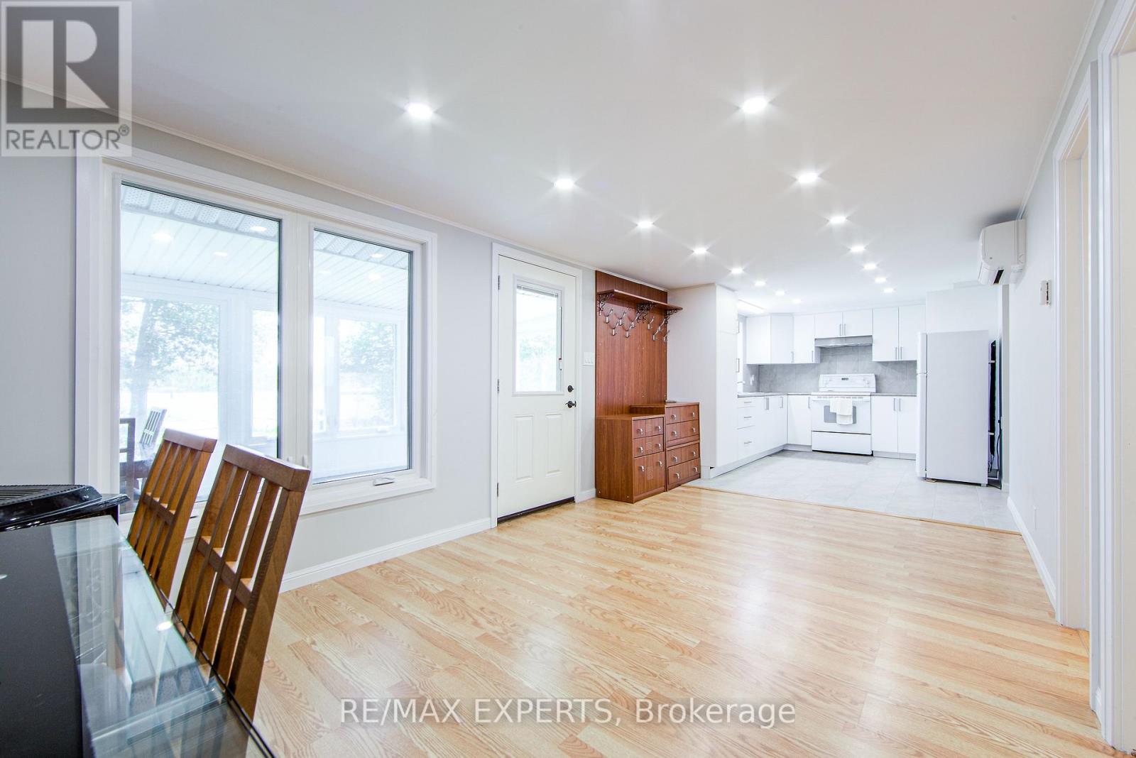 24 Riverside Drive, Kawartha Lakes (Ops), Ontario  K9V 0H6 - Photo 21 - X12175758