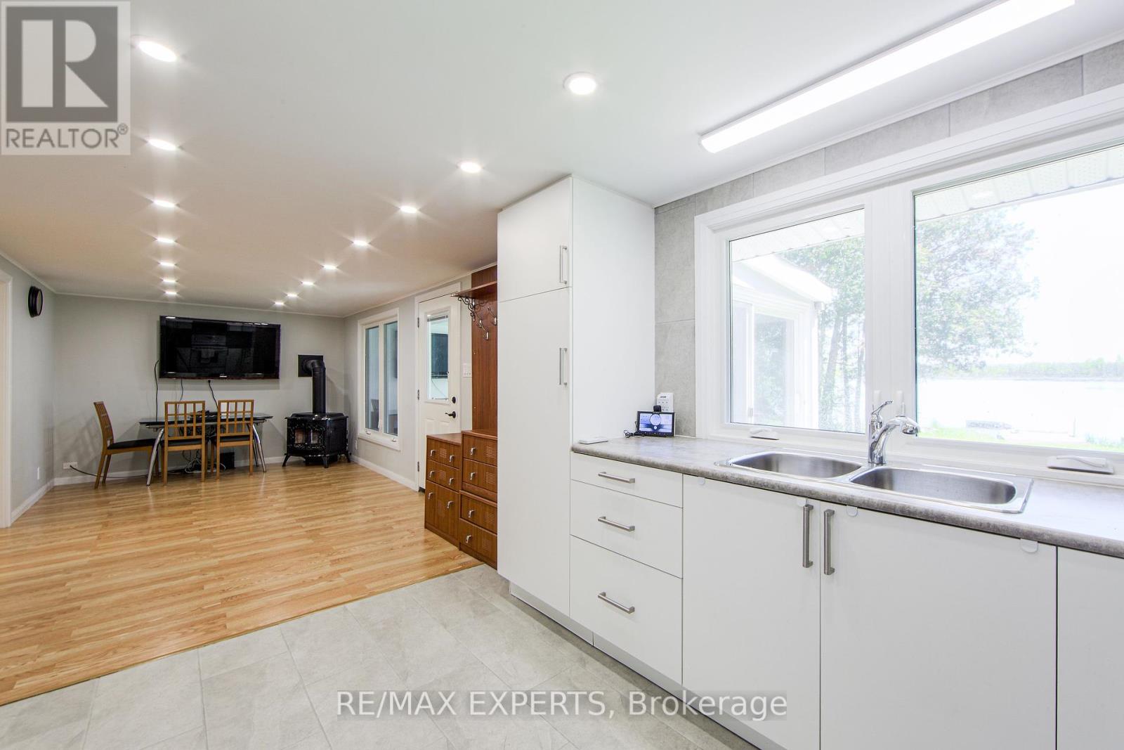 24 Riverside Drive, Kawartha Lakes (Ops), Ontario  K9V 0H6 - Photo 31 - X12175758