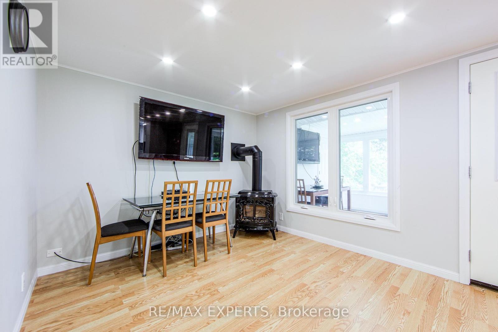 24 Riverside Drive, Kawartha Lakes (Ops), Ontario  K9V 0H6 - Photo 39 - X12175758