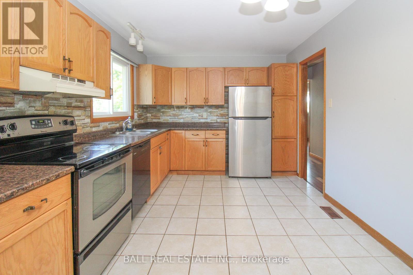 885 Stewart Drive, Peterborough South (East), Ontario  K9J 7R3 - Photo 5 - X12176125