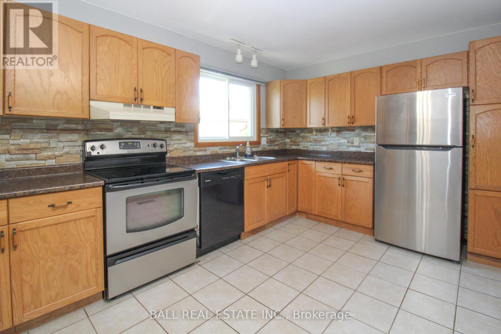 885 Stewart Drive, Peterborough South (East), Ontario  K9J 7R3 - Photo 6 - X12176125