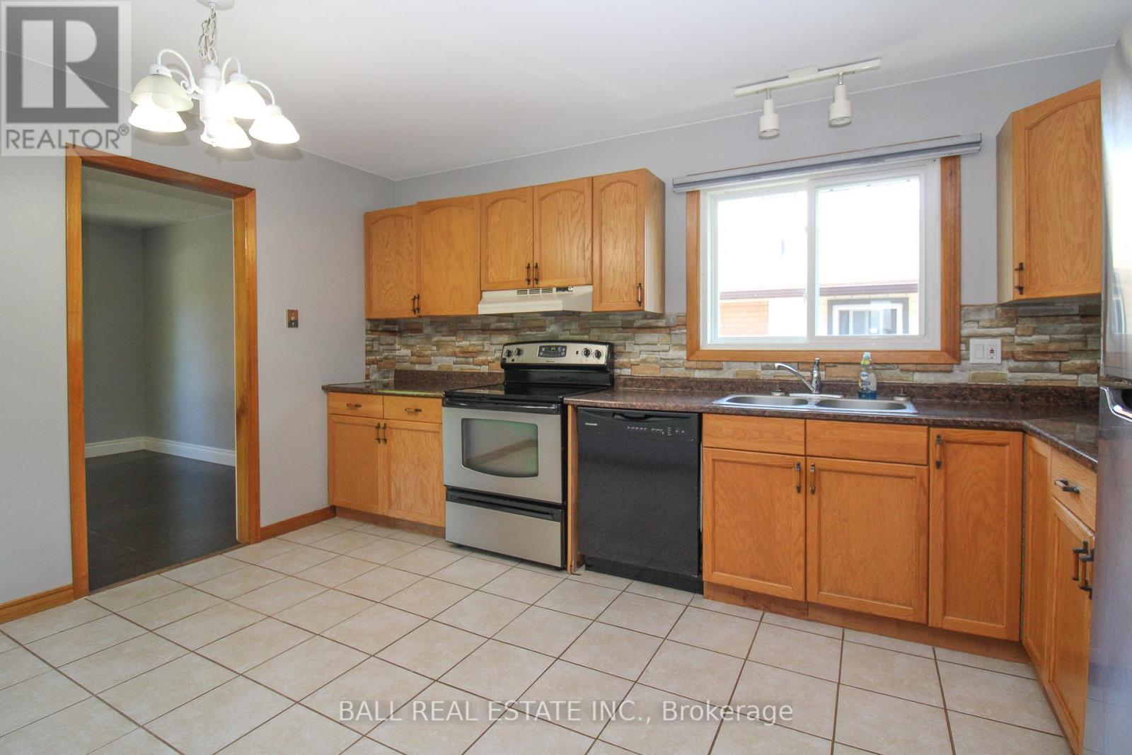 885 Stewart Drive, Peterborough South (East), Ontario  K9J 7R3 - Photo 7 - X12176125