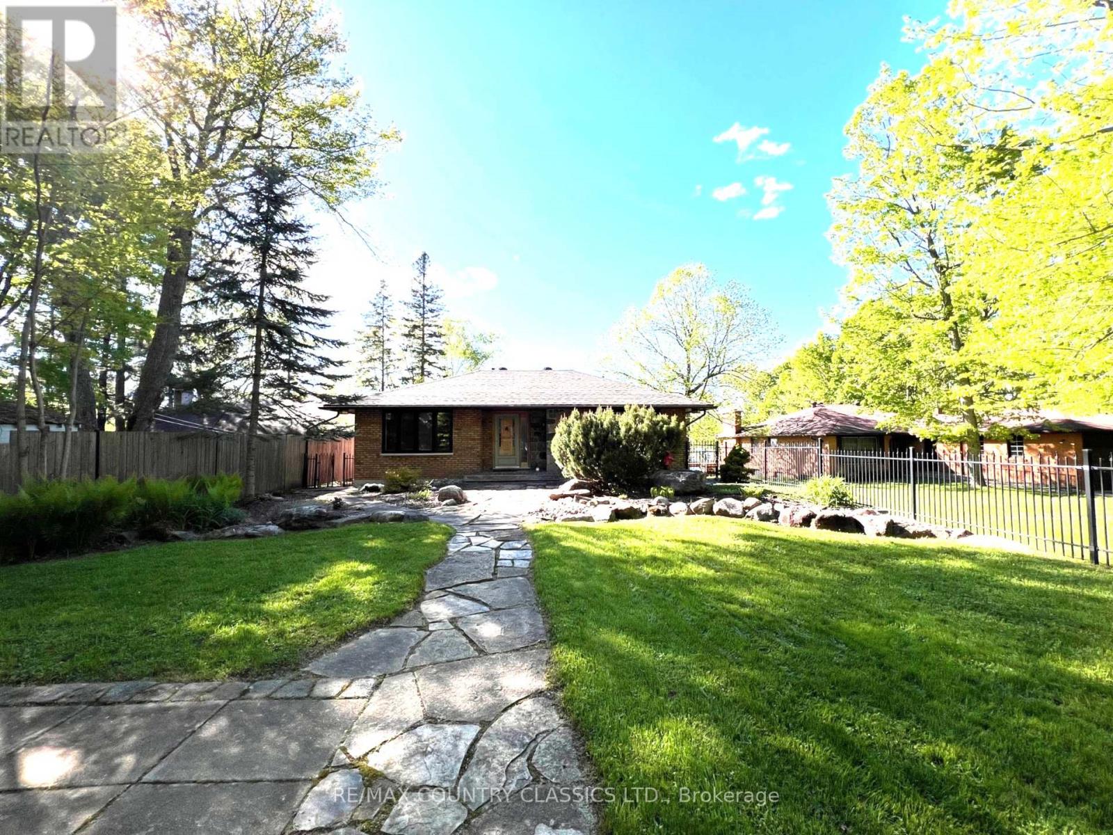 90 Village Street, Hastings Highlands (Herschel Ward), Ontario  K0L 1C0 - Photo 10 - X12176240