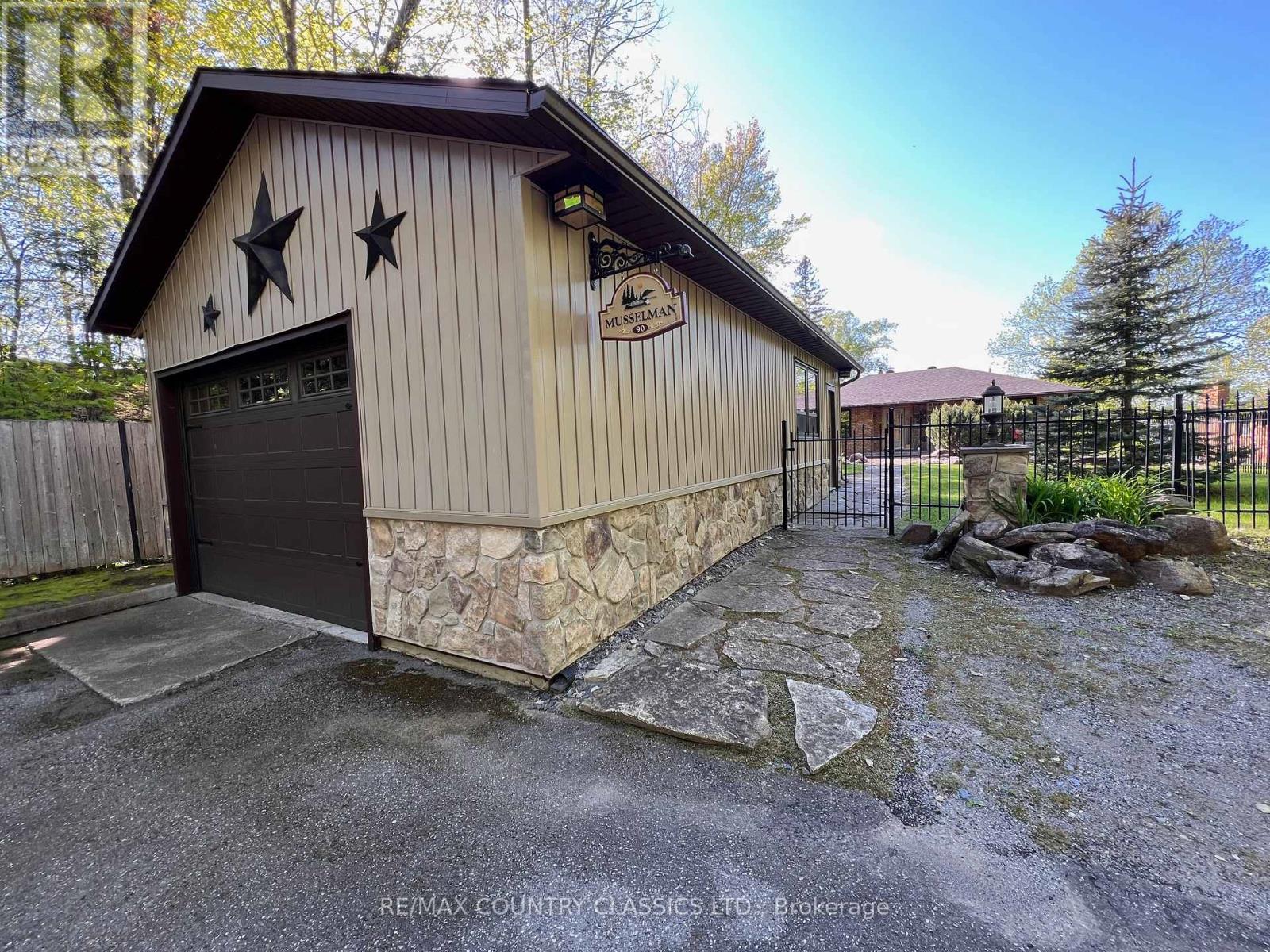 90 Village Street, Hastings Highlands (Herschel Ward), Ontario  K0L 1C0 - Photo 12 - X12176240