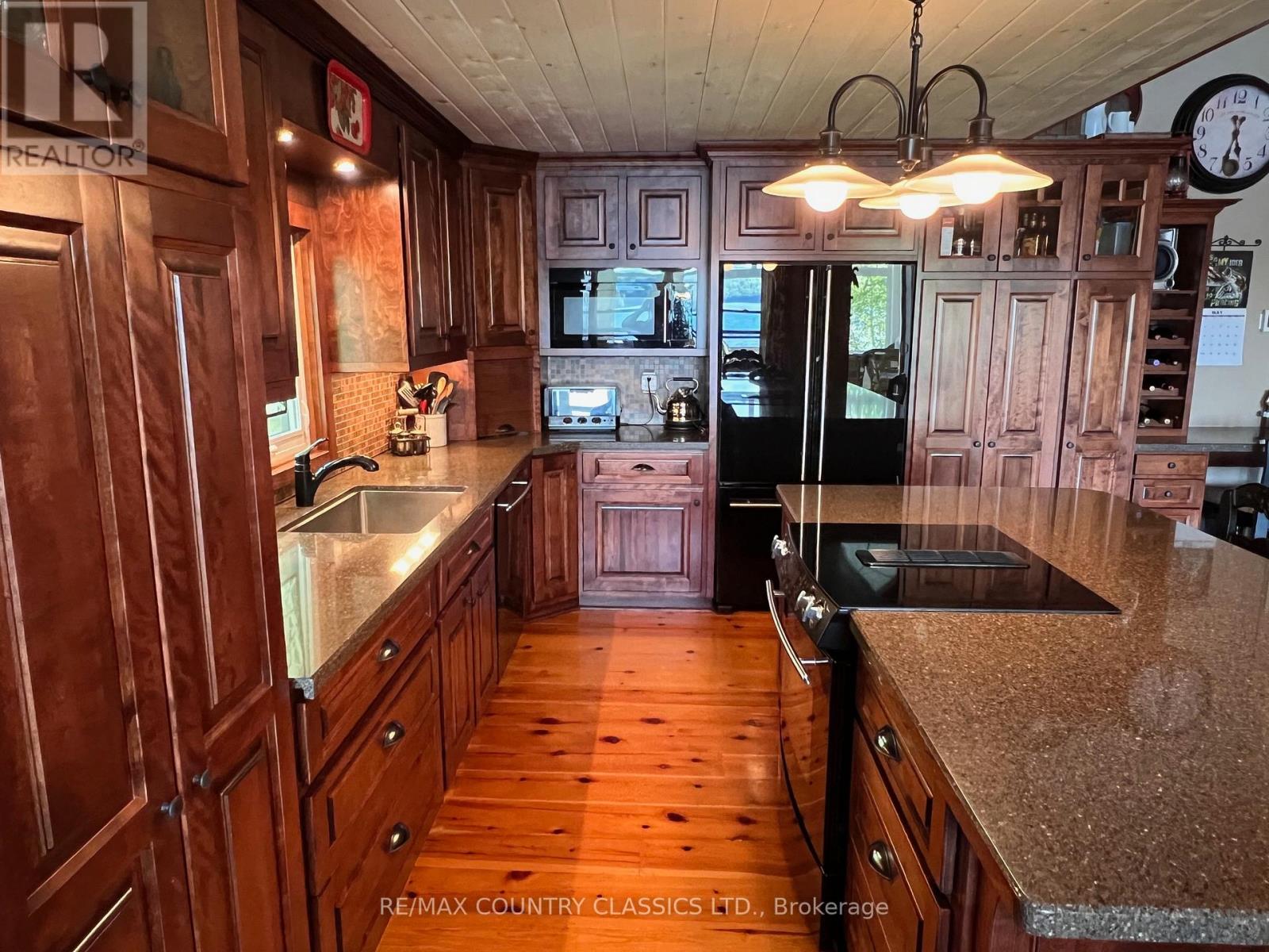 90 Village Street, Hastings Highlands (Herschel Ward), Ontario  K0L 1C0 - Photo 18 - X12176240