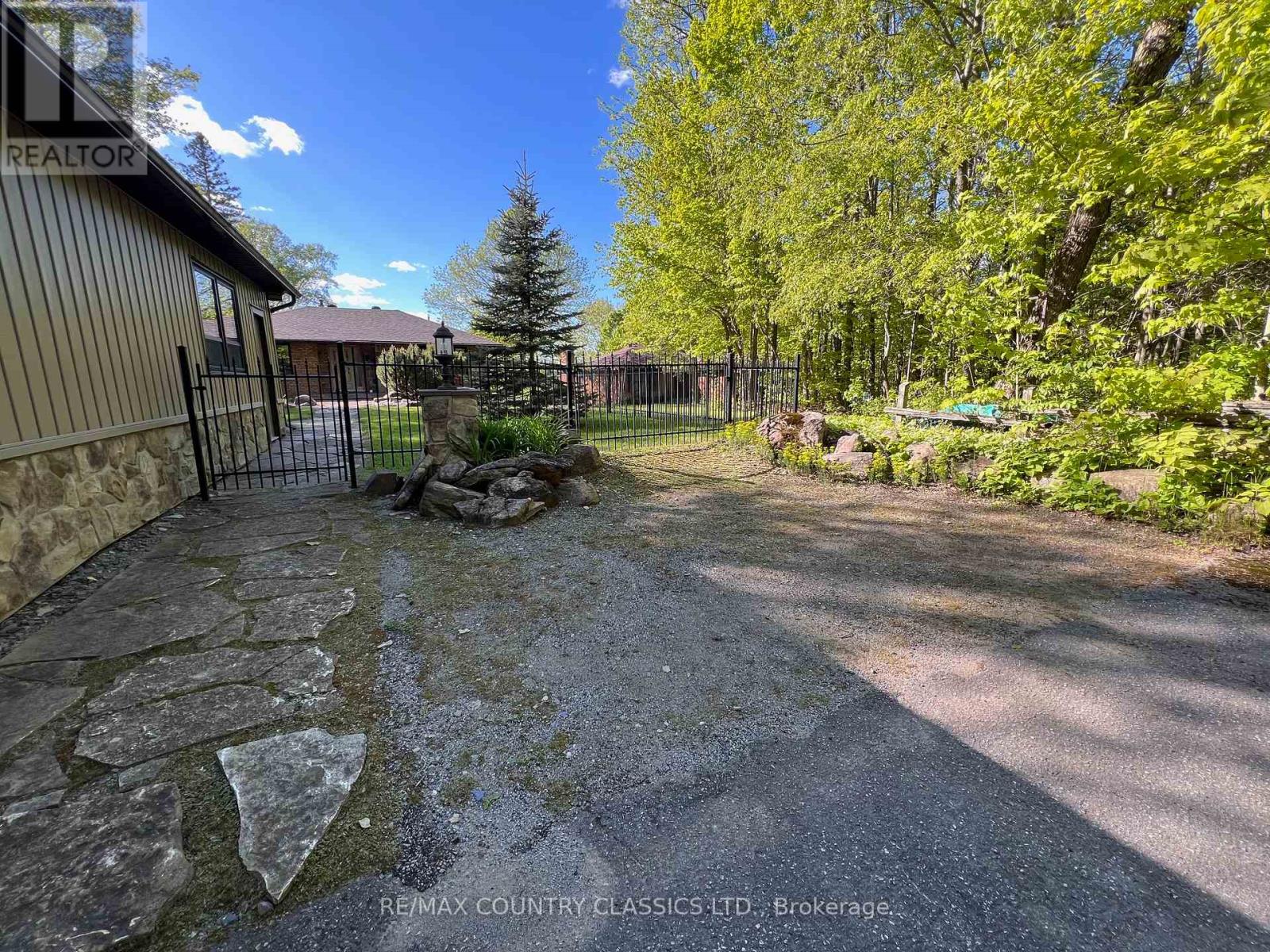 90 Village Street, Hastings Highlands (Herschel Ward), Ontario  K0L 1C0 - Photo 32 - X12176240