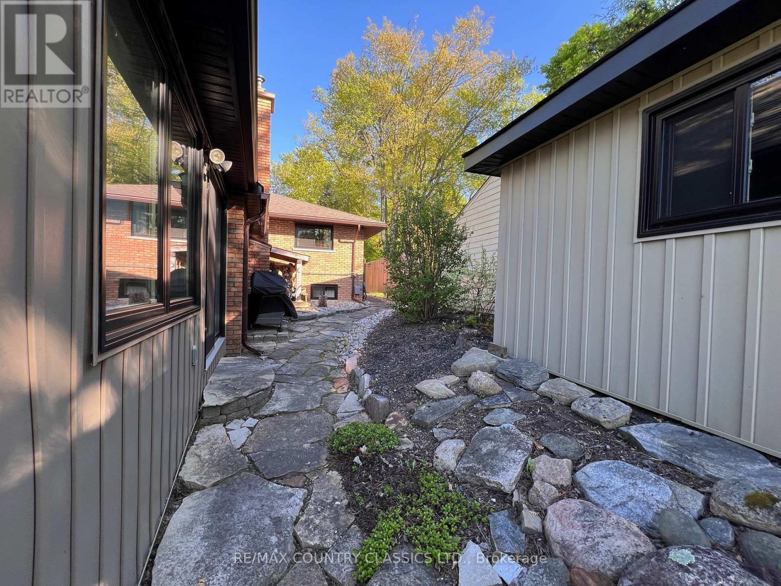 90 Village Street, Hastings Highlands (Herschel Ward), Ontario  K0L 1C0 - Photo 37 - X12176240