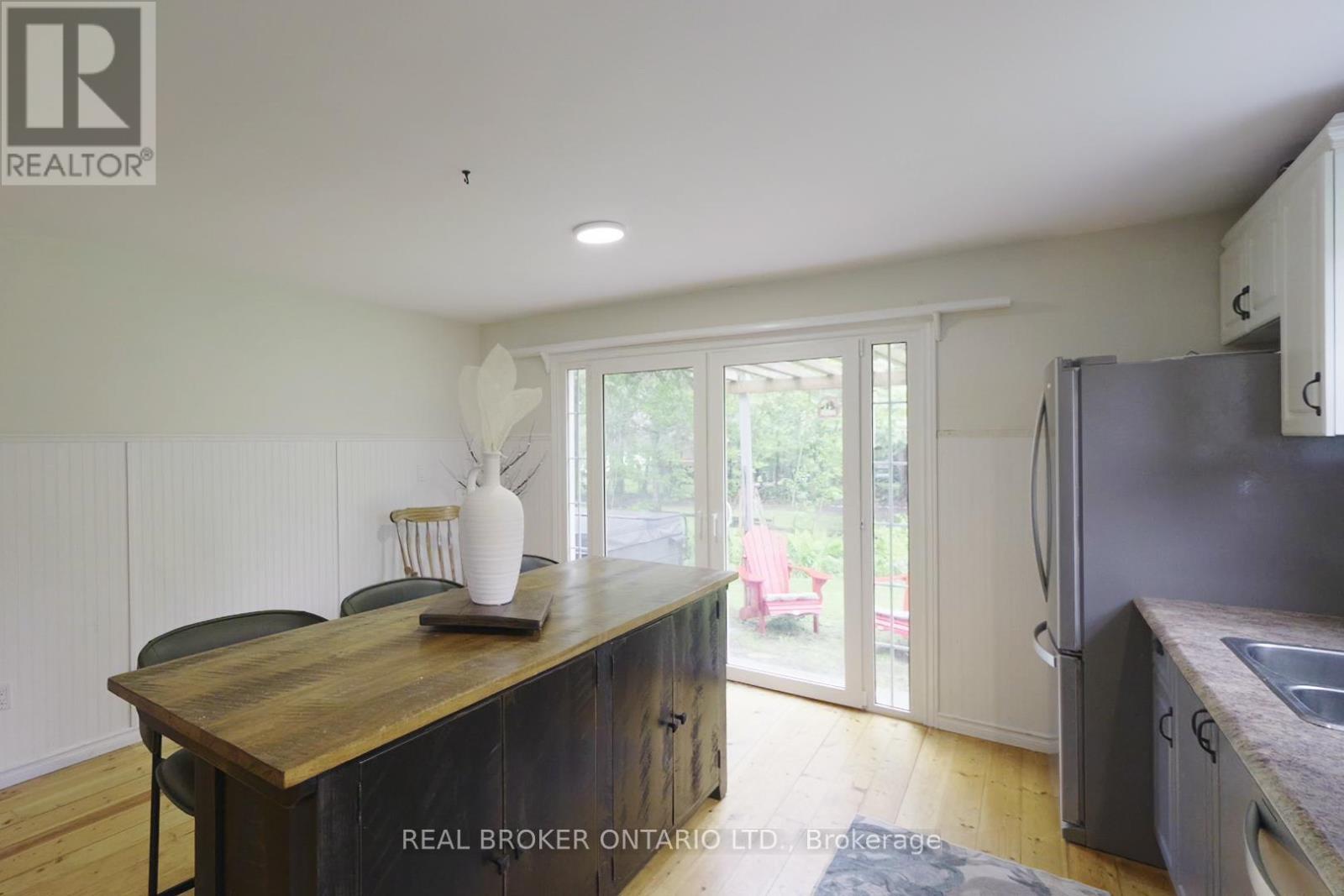 70 Cowans Crescent, Kawartha Lakes (Emily), Ontario  K0L 2W0 - Photo 4 - X12176832