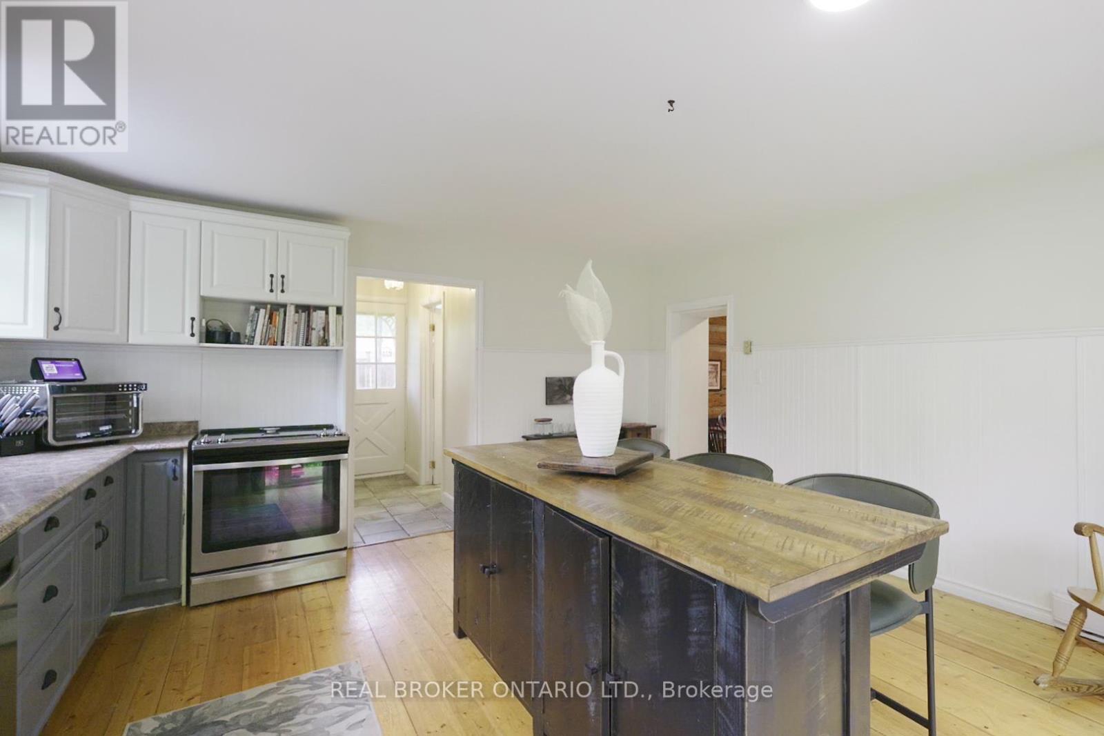 70 Cowans Crescent, Kawartha Lakes (Emily), Ontario  K0L 2W0 - Photo 5 - X12176832