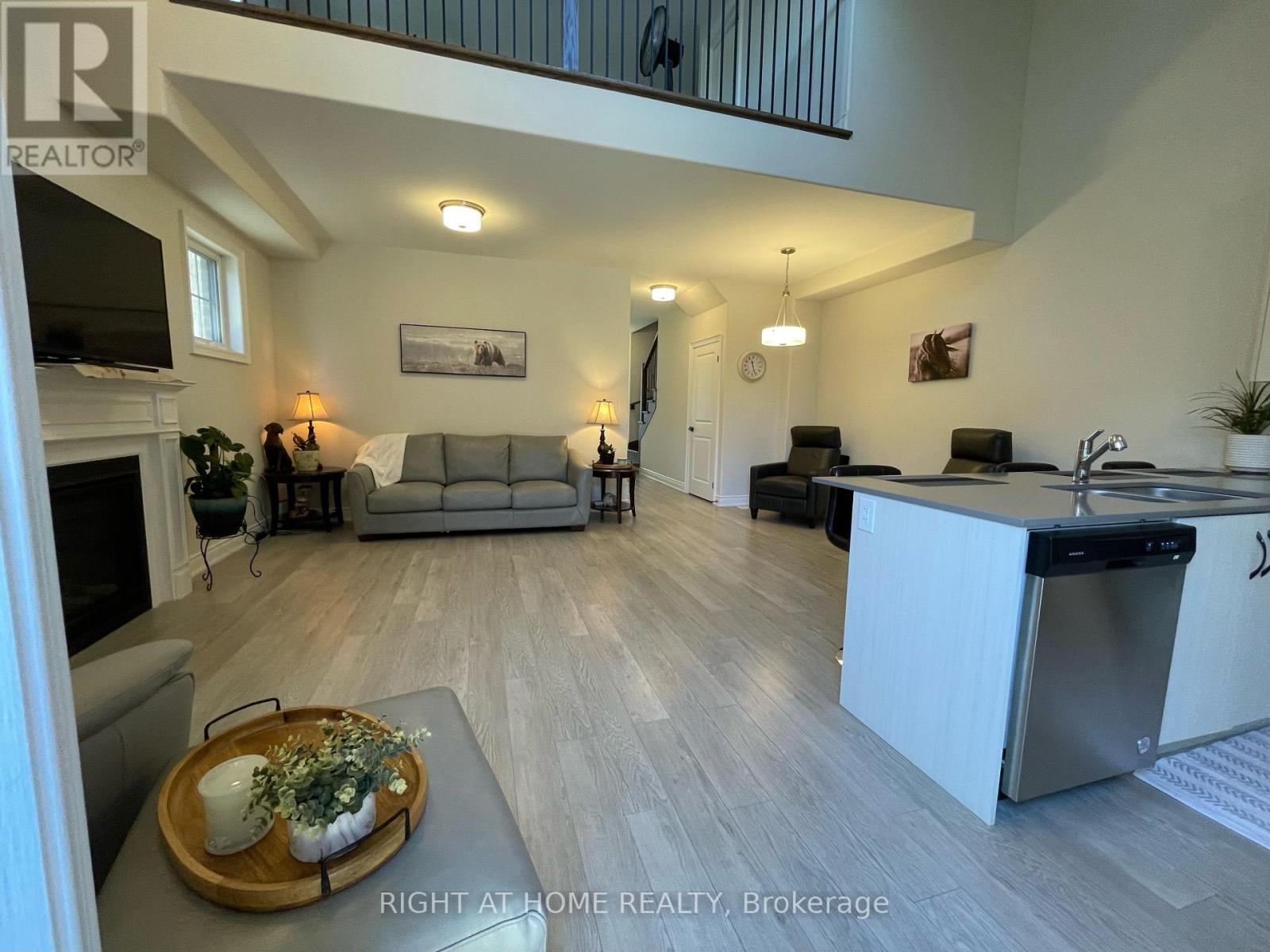292 Noftall Gardens, Peterborough (Northcrest), Ontario  K9H 0G4 - Photo 12 - X12177344