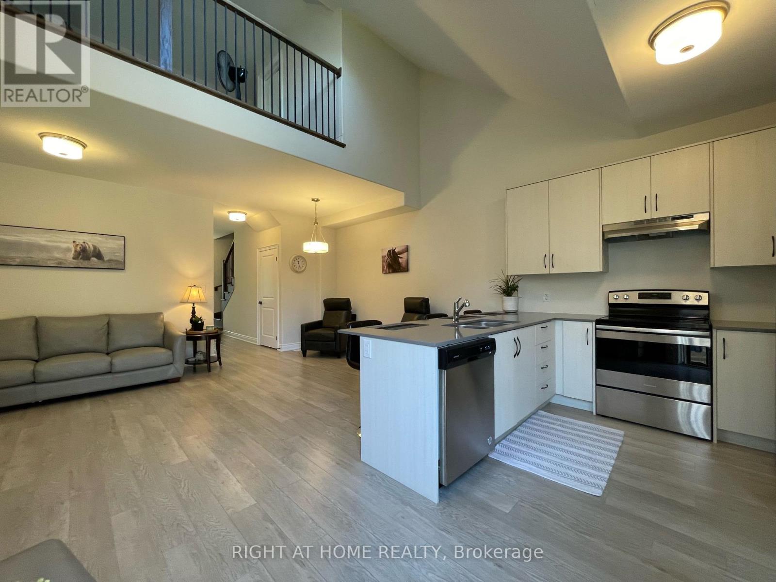 292 Noftall Gardens, Peterborough (Northcrest), Ontario  K9H 0G4 - Photo 13 - X12177344
