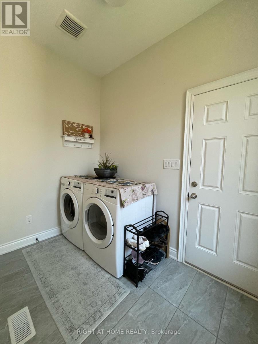 292 Noftall Gardens, Peterborough (Northcrest), Ontario  K9H 0G4 - Photo 3 - X12177344