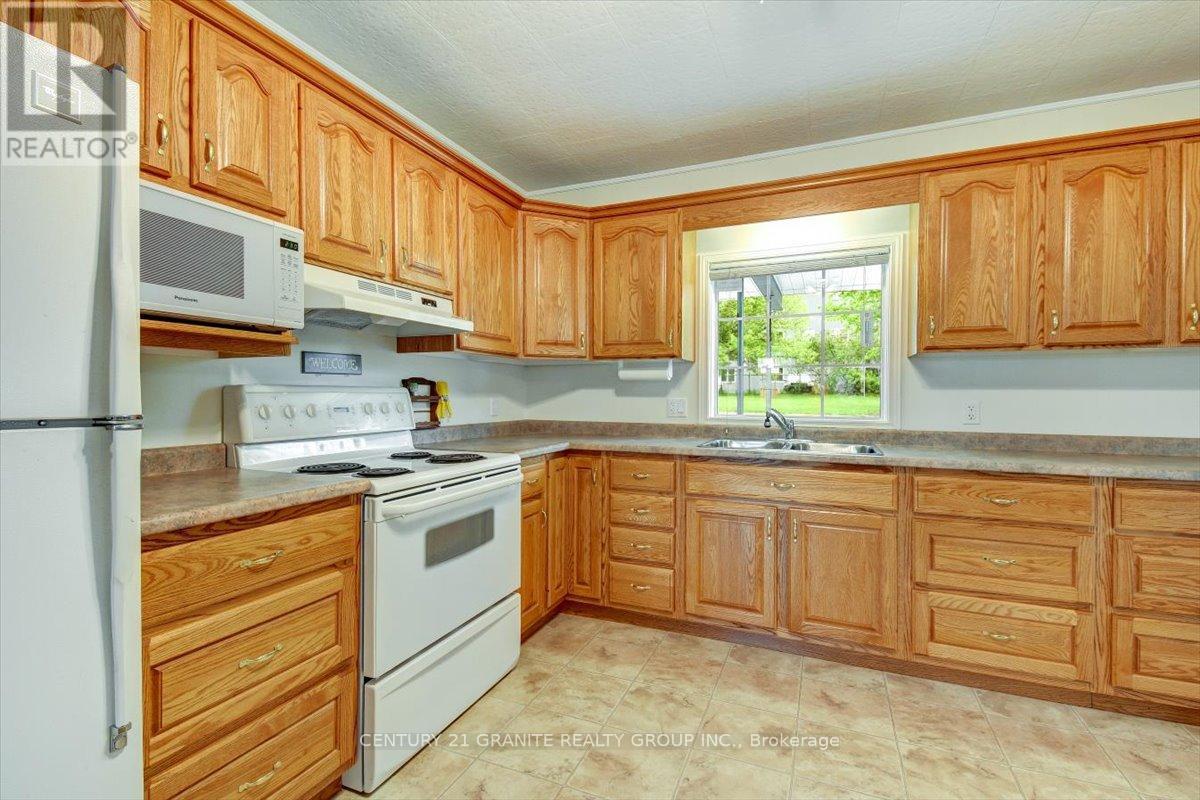 7 Cleak Avenue, Bancroft (Bancroft Ward), Ontario  K0L 1C0 - Photo 11 - X12177882