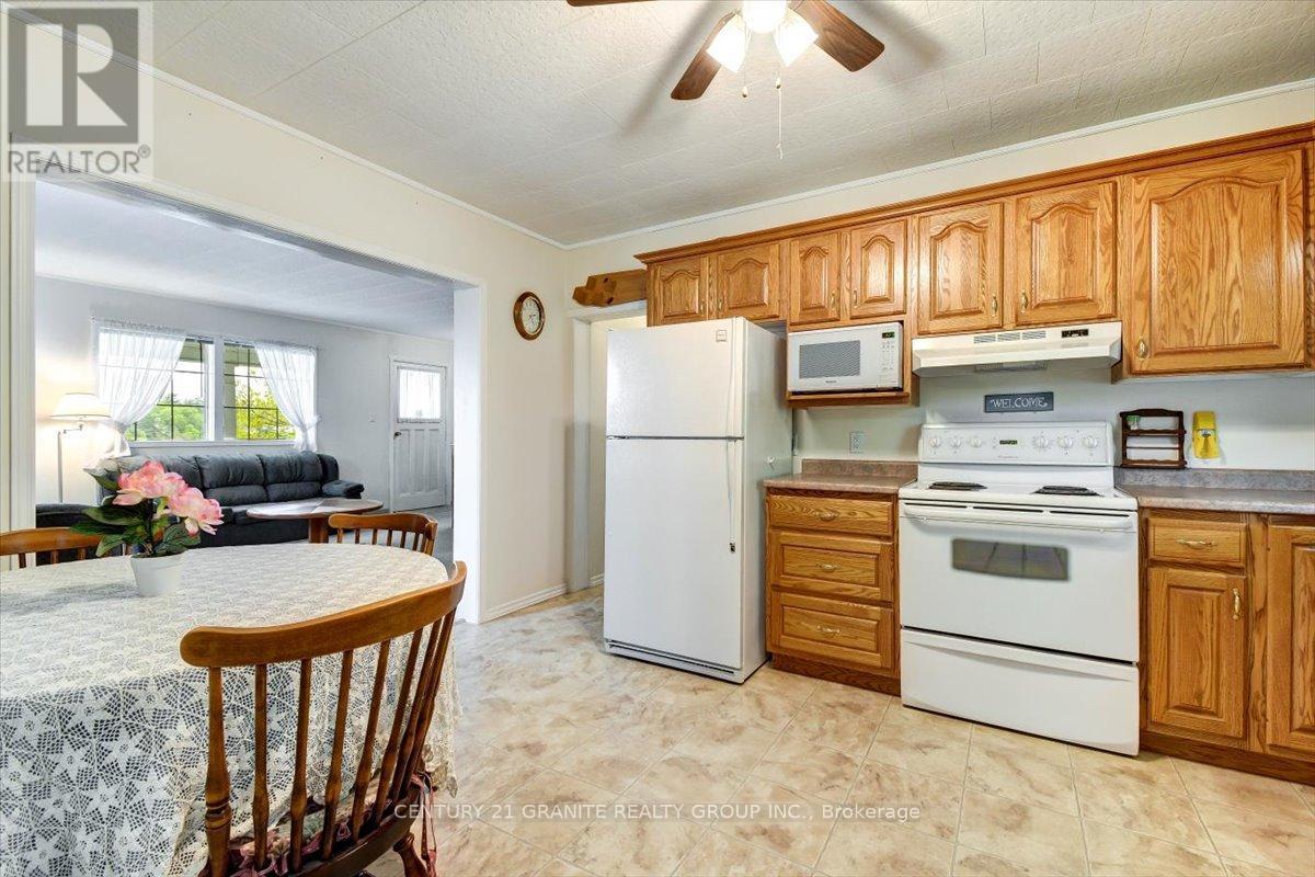 7 Cleak Avenue, Bancroft (Bancroft Ward), Ontario  K0L 1C0 - Photo 8 - X12177882