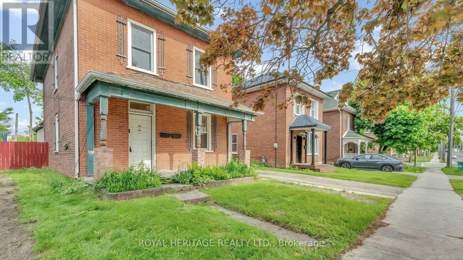 88 Aylmer Street N, Peterborough Central (South), Ontario  K9J 3J5 - Photo 5 - X12178012