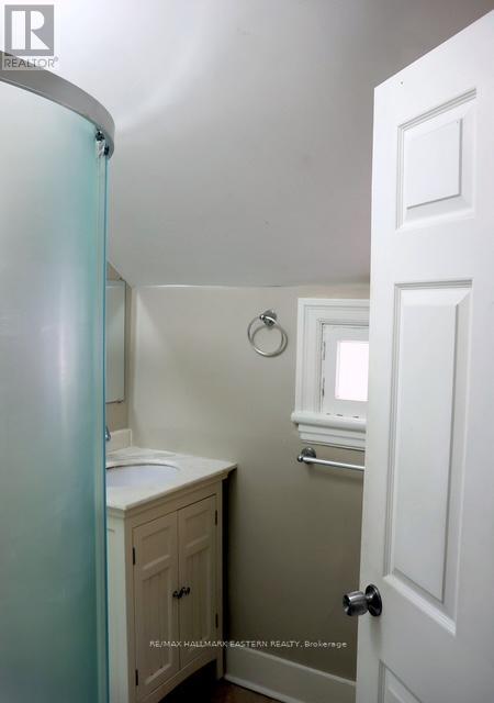 310 Edinburgh Street, Peterborough Central (North), Ontario  K9H 3E8 - Photo 11 - X12178022