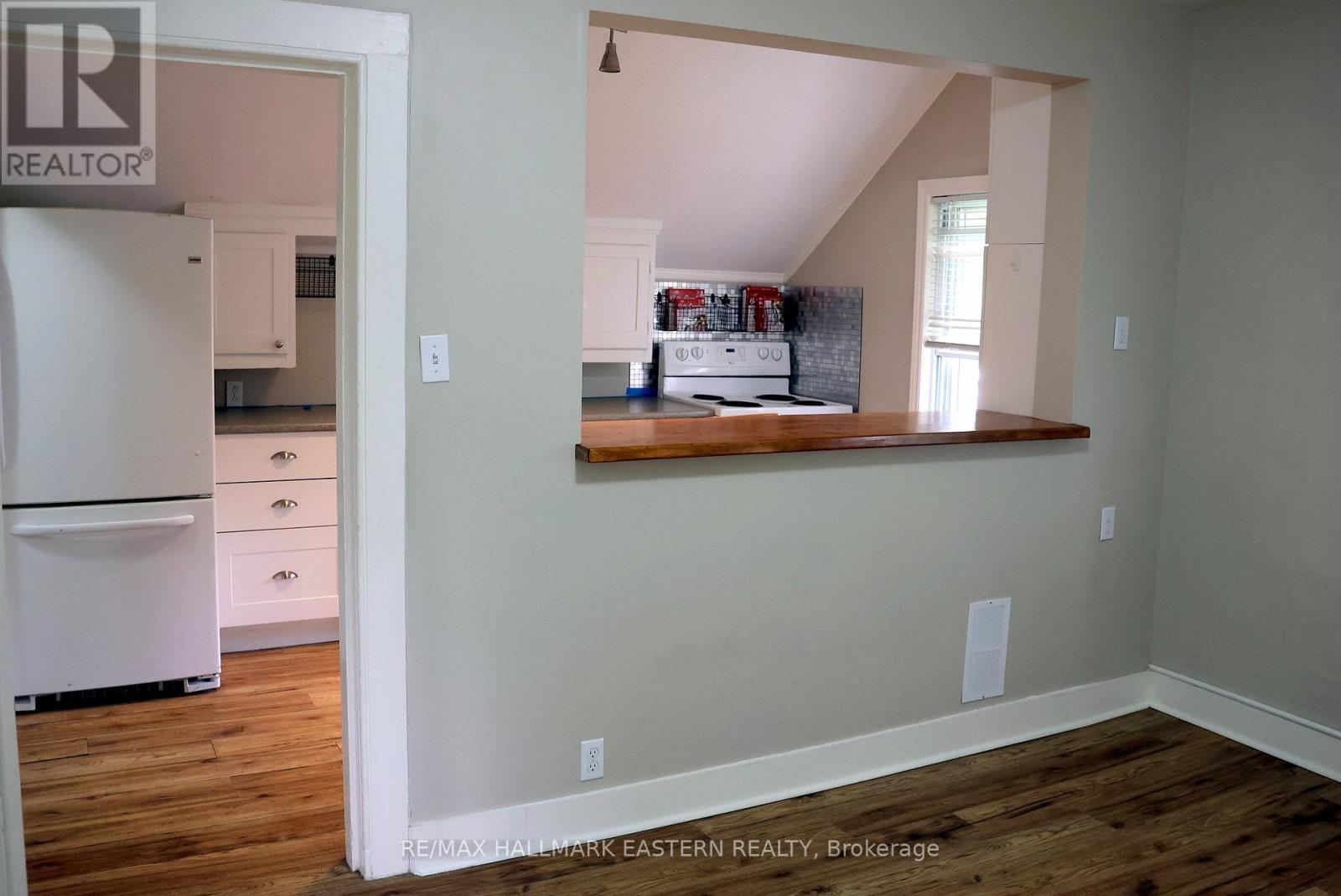 310 Edinburgh Street, Peterborough Central (North), Ontario  K9H 3E8 - Photo 14 - X12178022