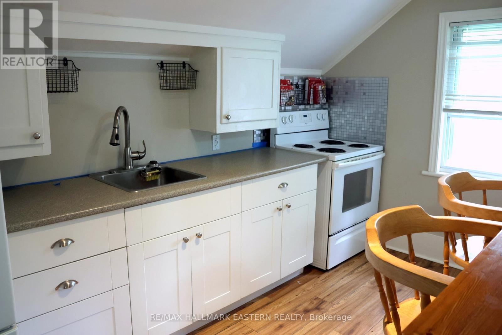 310 Edinburgh Street, Peterborough Central (North), Ontario  K9H 3E8 - Photo 5 - X12178022