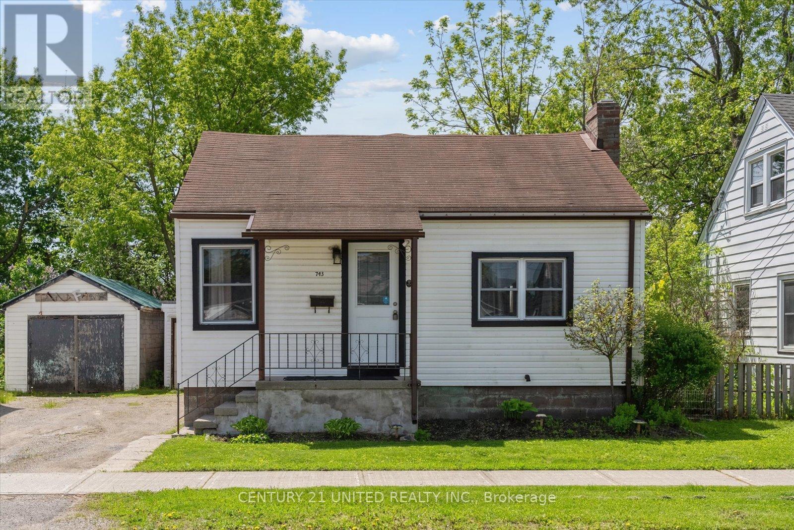 743 St Marys Street, Peterborough Central (South), Ontario  K9J 4H1 - Photo 2 - X12178487