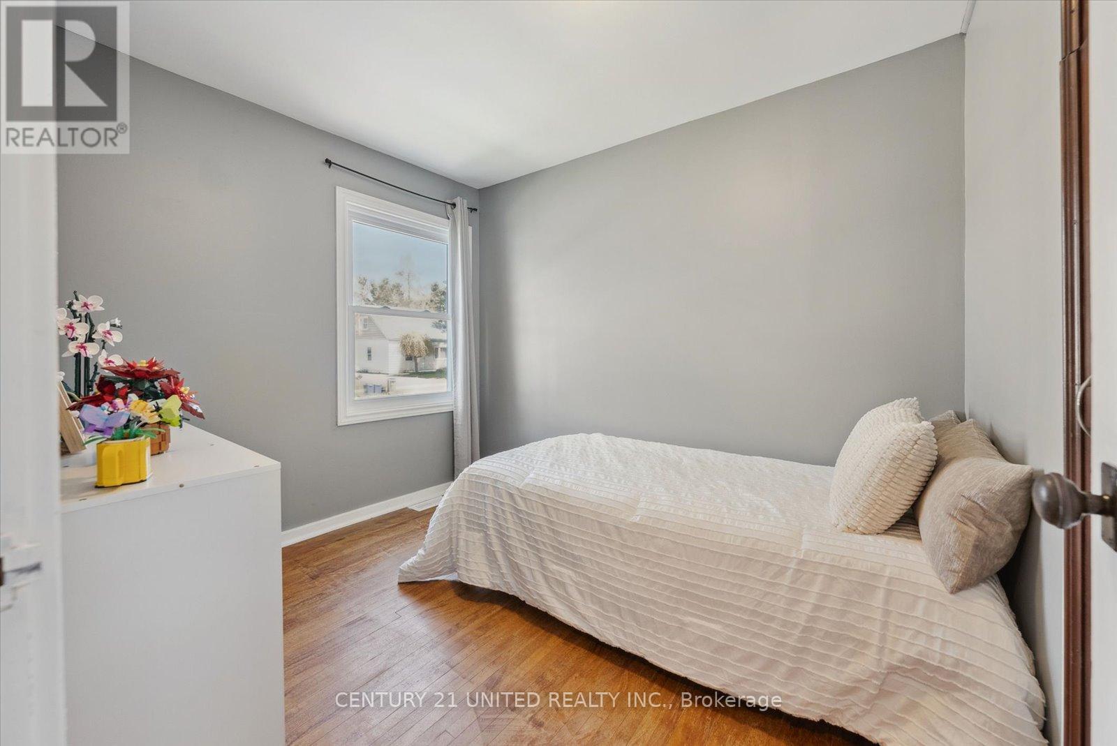 743 St Marys Street, Peterborough Central (South), Ontario  K9J 4H1 - Photo 23 - X12178487