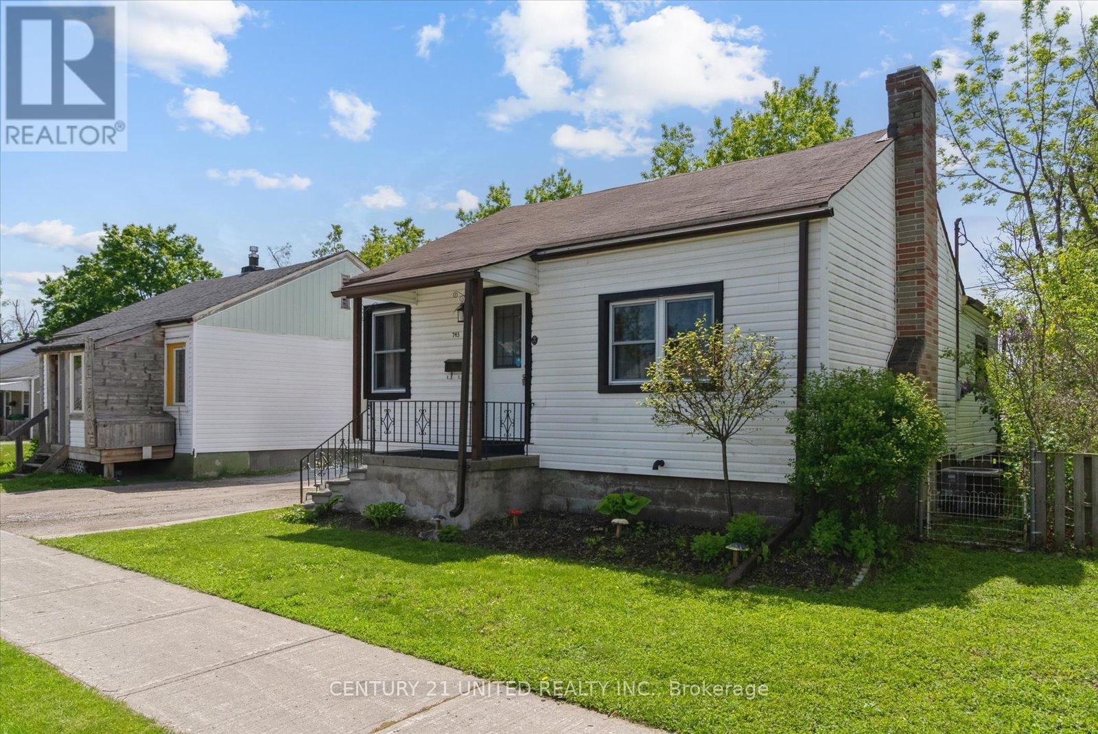 743 St Marys Street, Peterborough Central (South), Ontario  K9J 4H1 - Photo 3 - X12178487