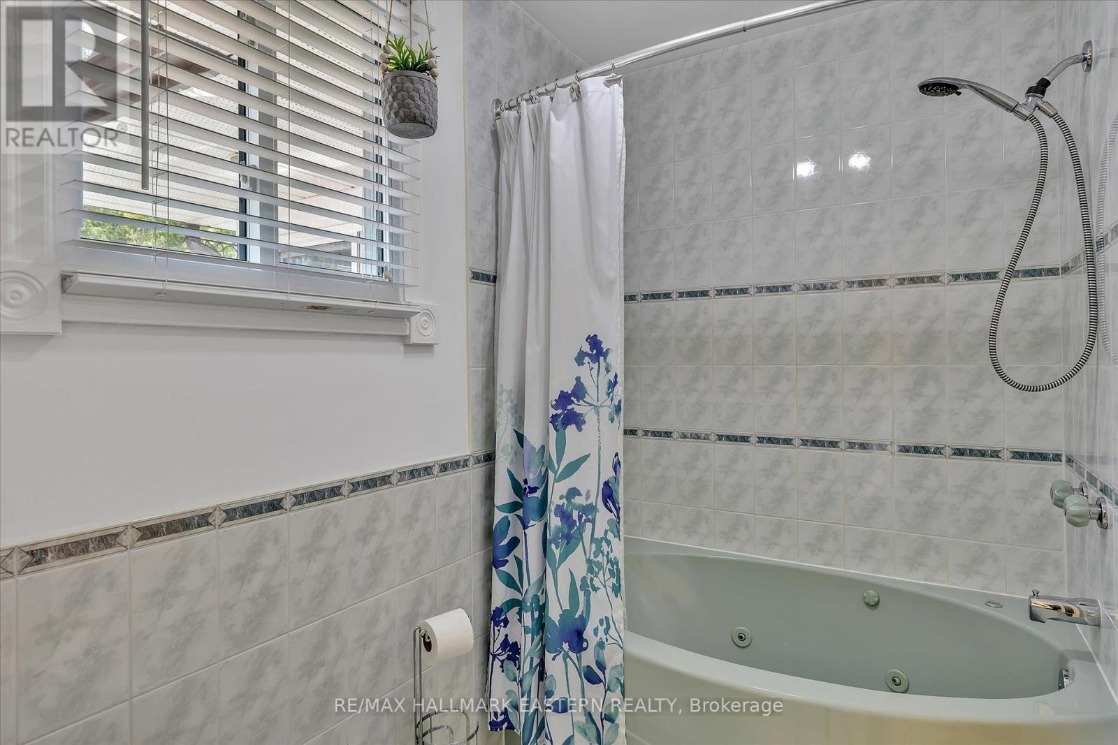 959 Golfview Road, Peterborough West (Central), Ontario  K9J 7W2 - Photo 21 - X12178659